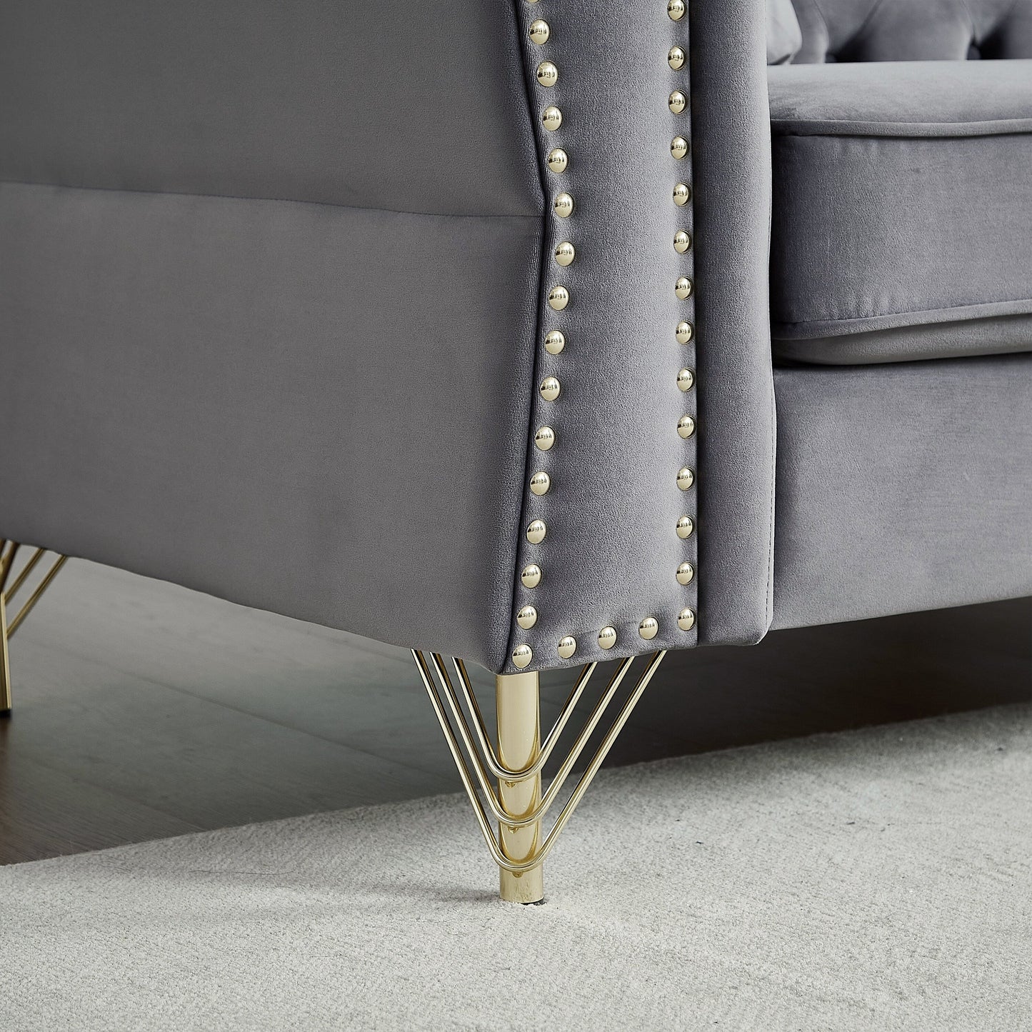 Canapé 3 places en velours gris 81,8 cm avec garniture cloutée, pieds en métal et 2 coussins pour le salon