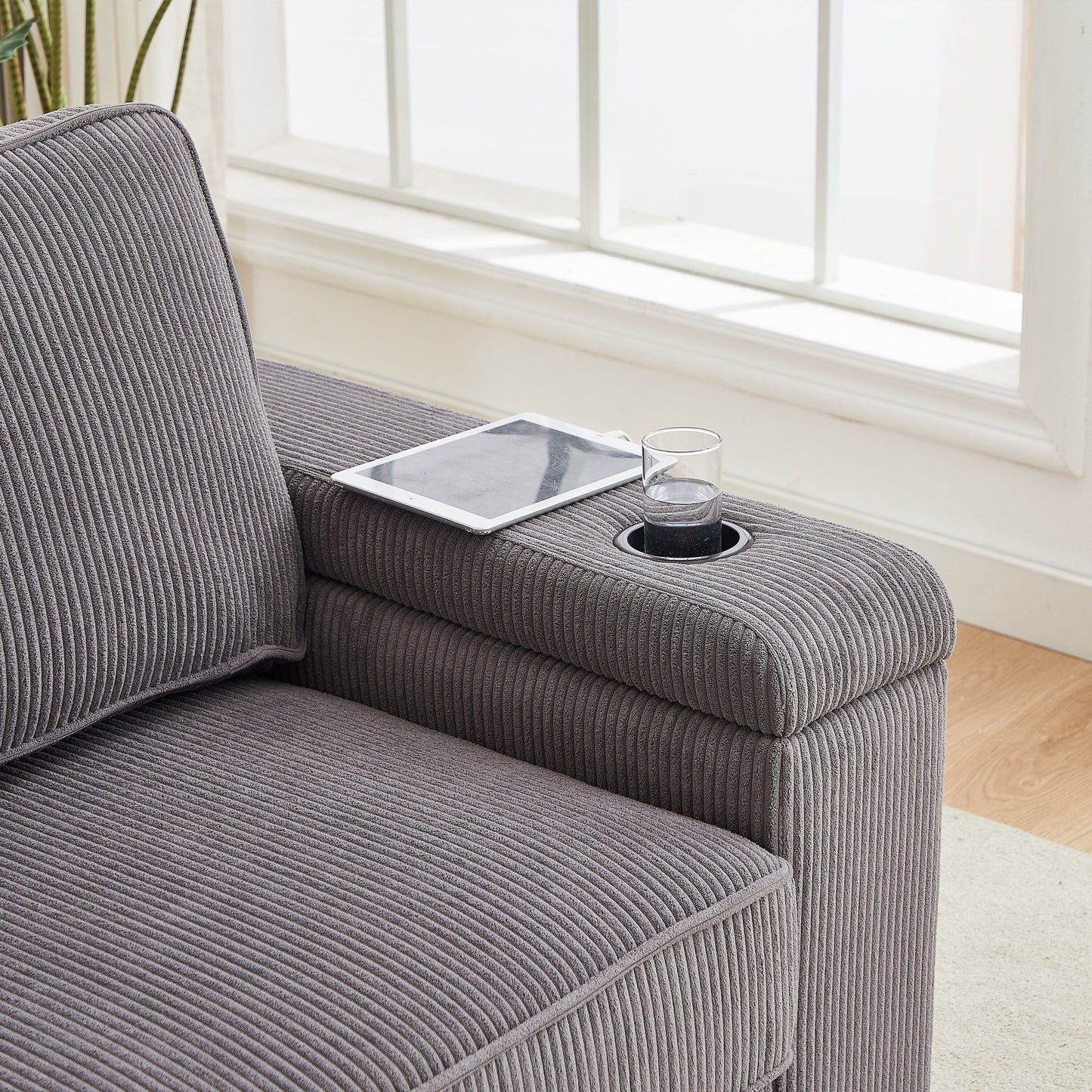 Canapé 3 places en velours côtelé gris avec ports USB et porte-gobelets