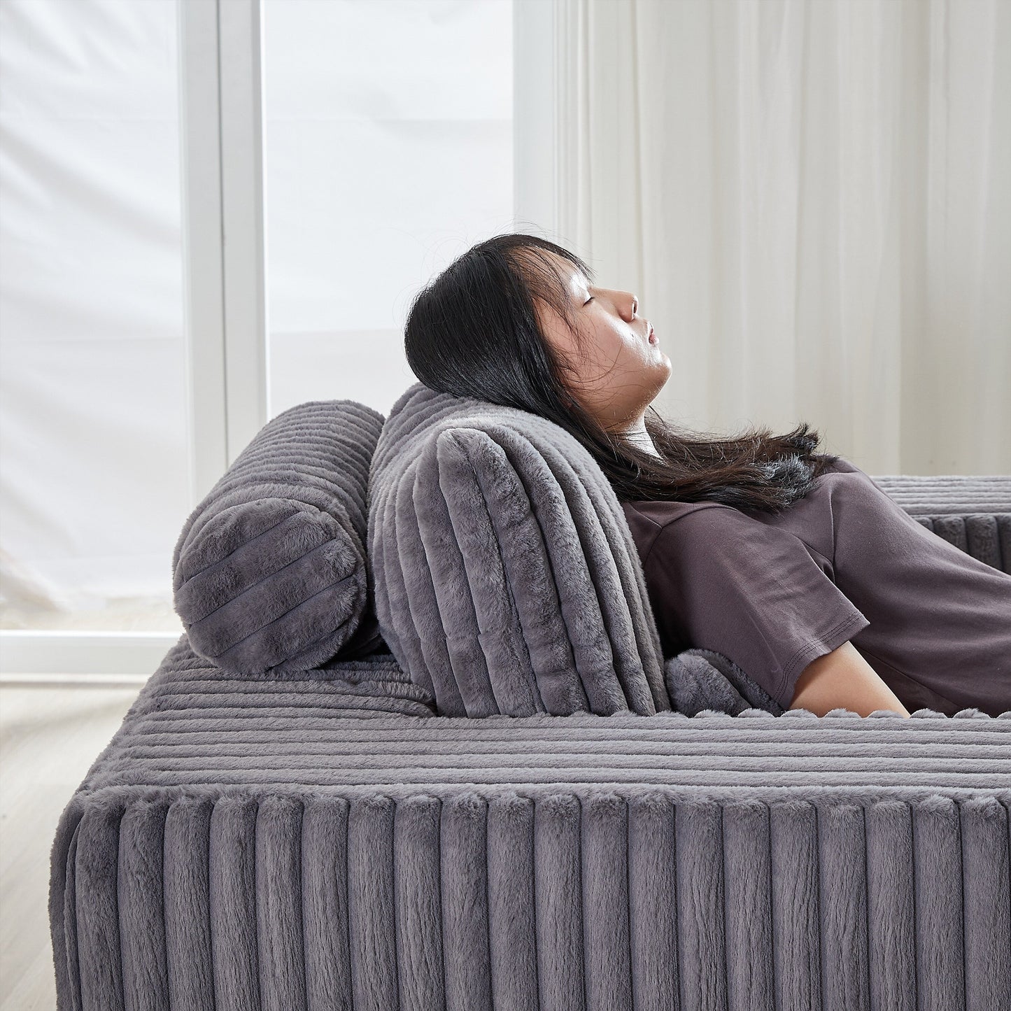 Fauteuil de salon en velours côtelé gris avec 2 coussins