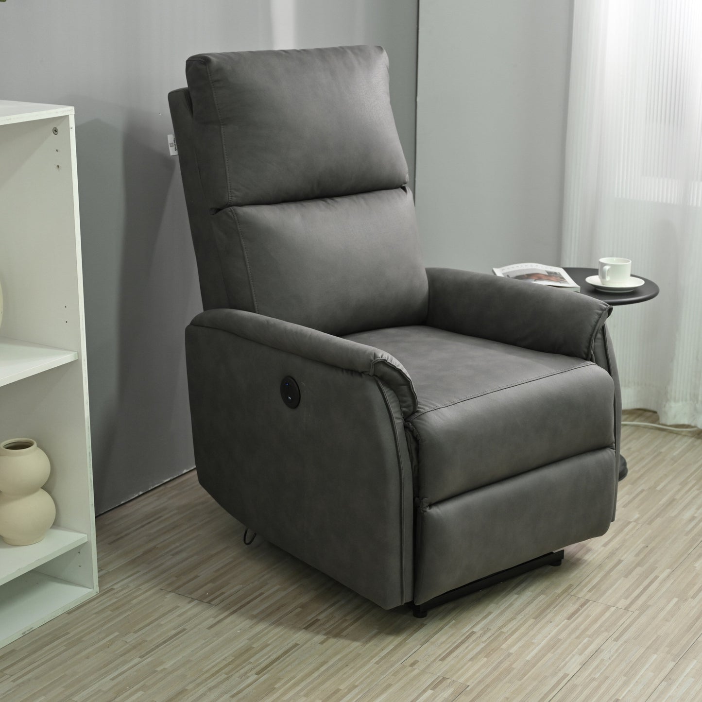 Fauteuil inclinable électrique gris avec port USB, commandes latérales et dossier confortable pour petits espaces