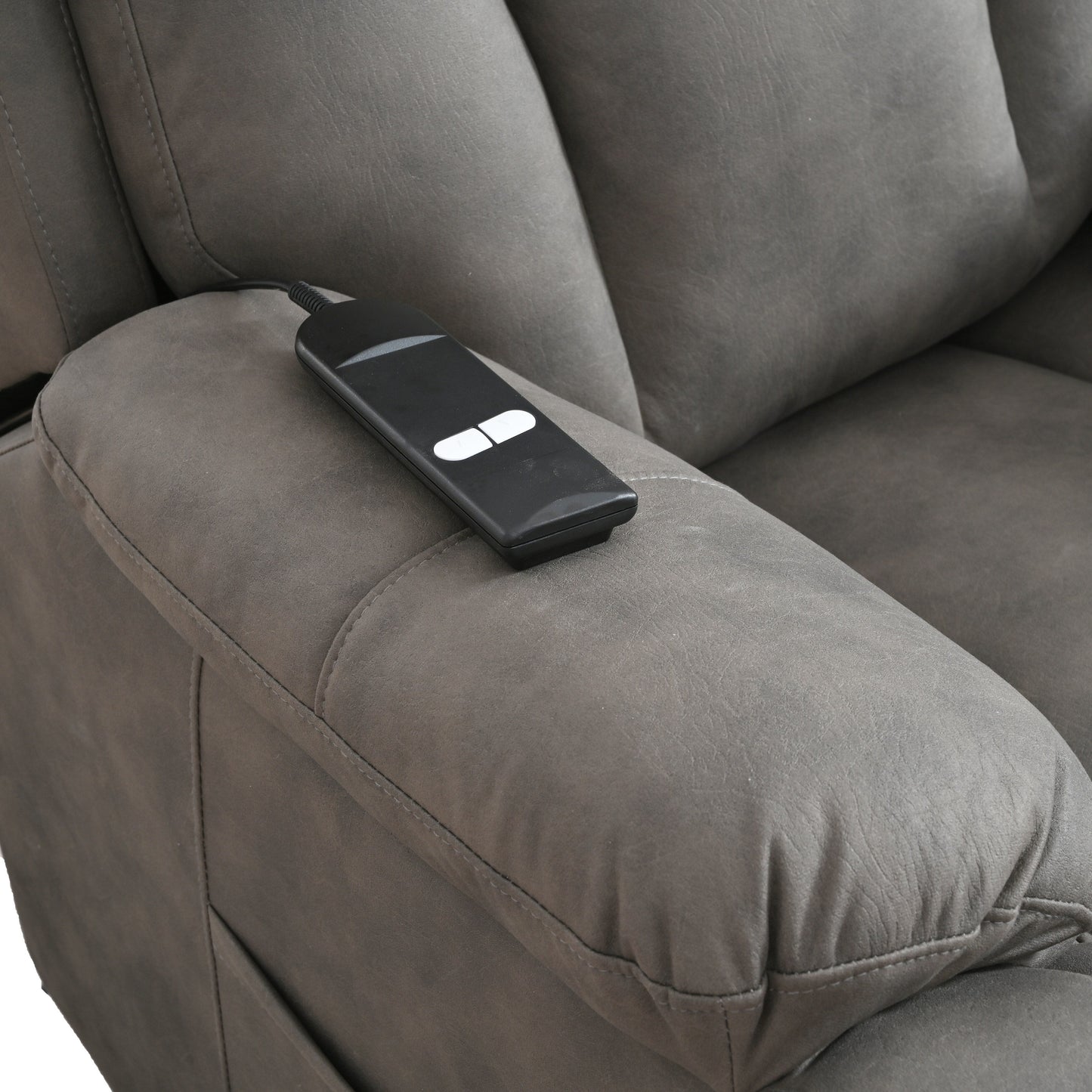 Fauteuil inclinable électrique en tissu gris pour personnes âgées, avec télécommande, coussin rembourré, poche latérale et cadre robuste.