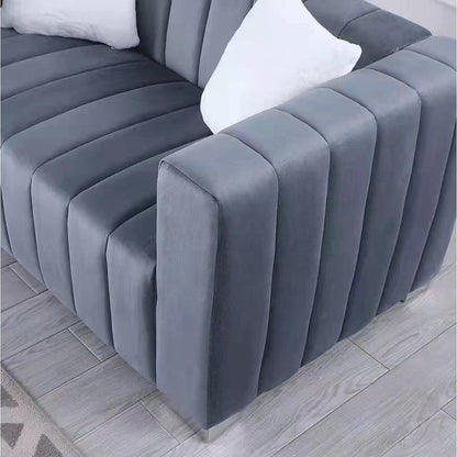 Canapé 3 places gris moderne en velours de 216 cm avec motif à canaux, 2 oreillers, coussins en mousse moelleux et revêtement luxueux.