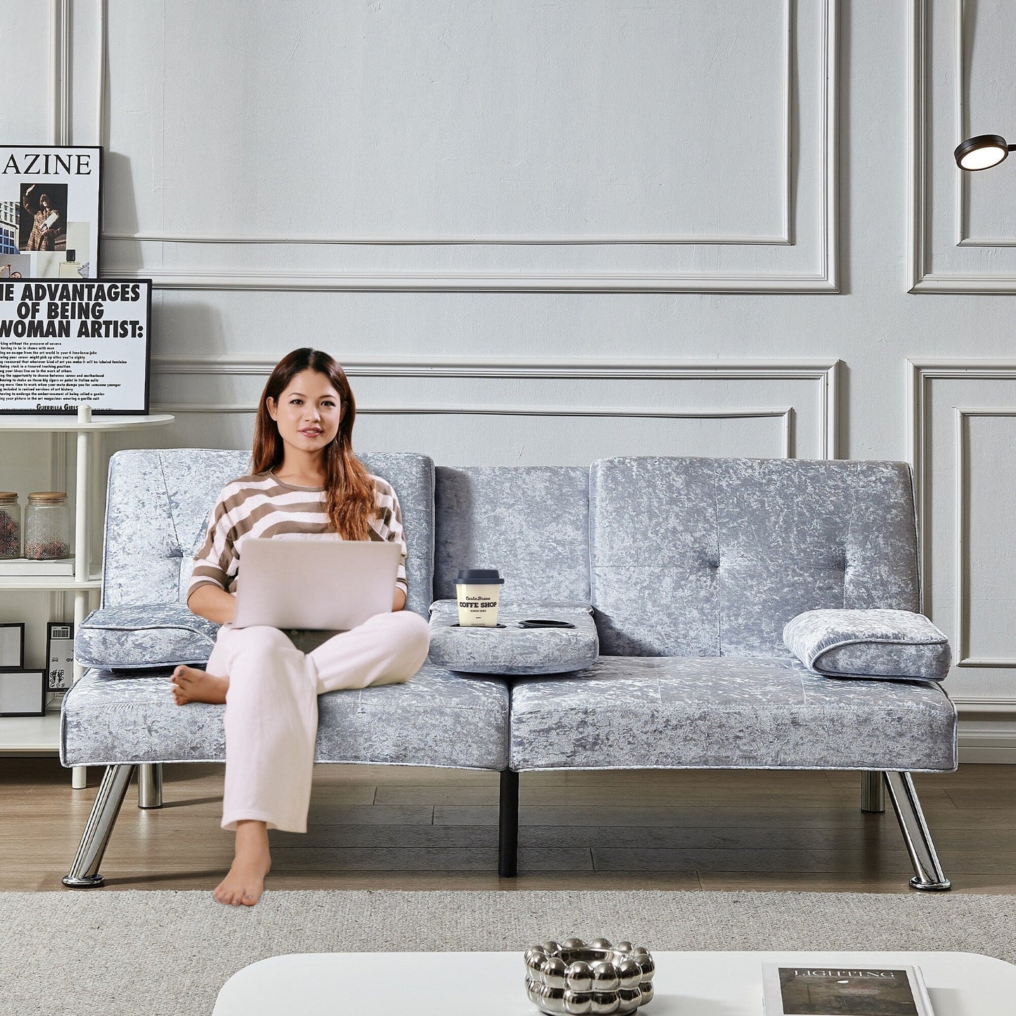 Canapé-lit futon en velours gris avec porte-gobelets