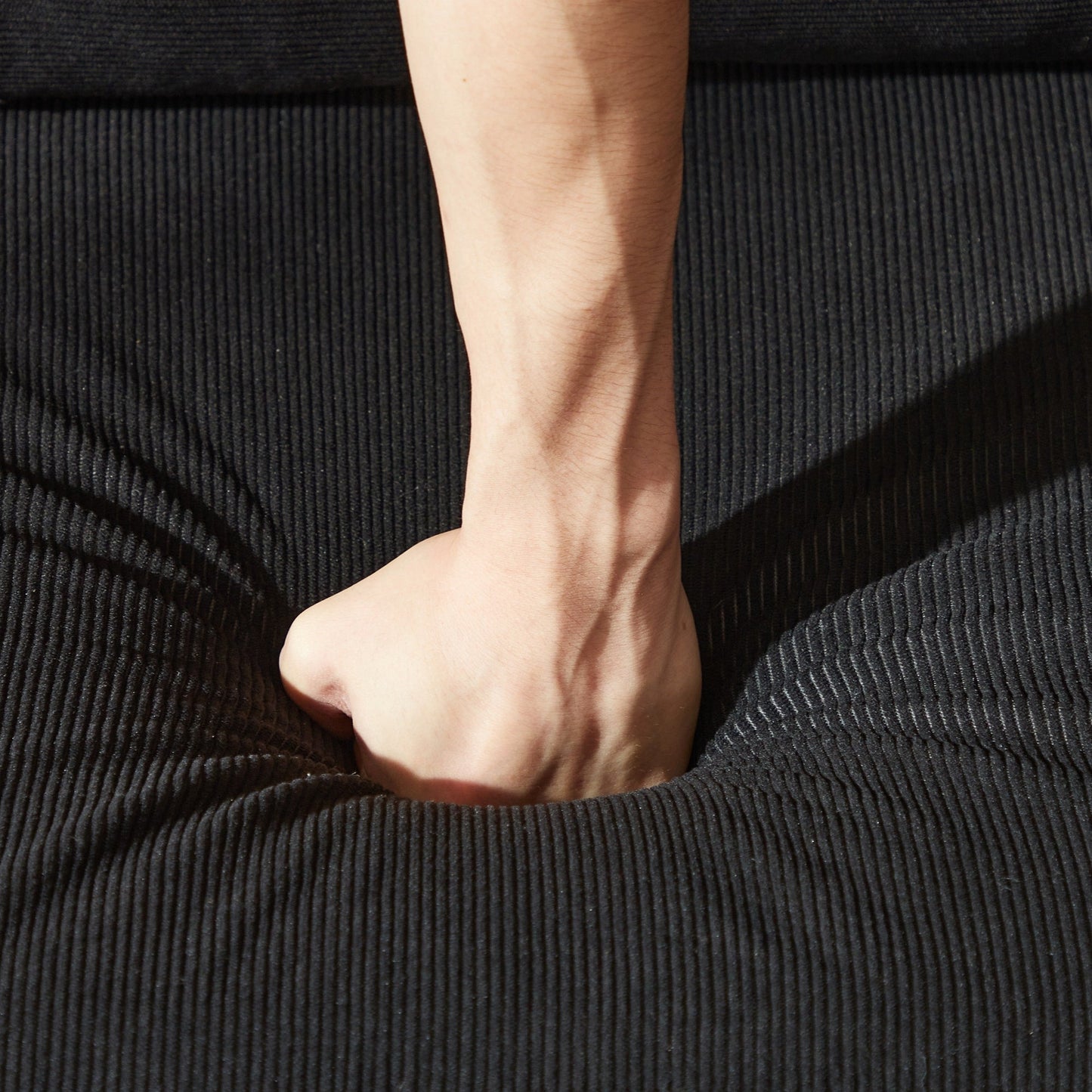 Canapé méridienne moderne en velours côtelé en forme de L HOOOWOOO