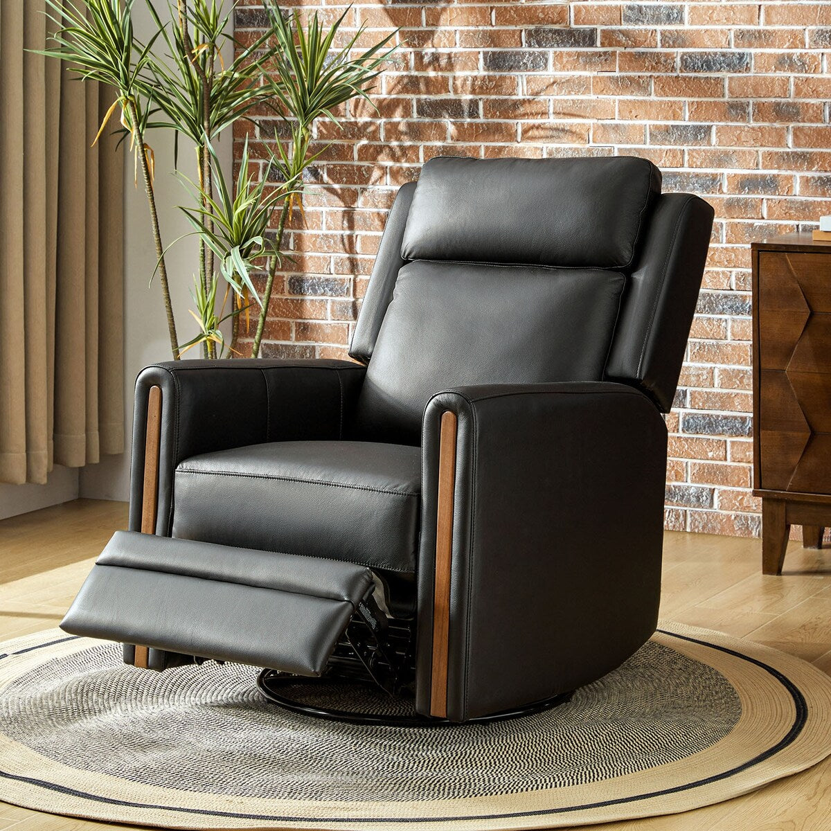 Fauteuil inclinable pivotant et basculant électrique moderne Jaime en cuir véritable avec appui-tête et repose-pieds réglables par HULALA HOME