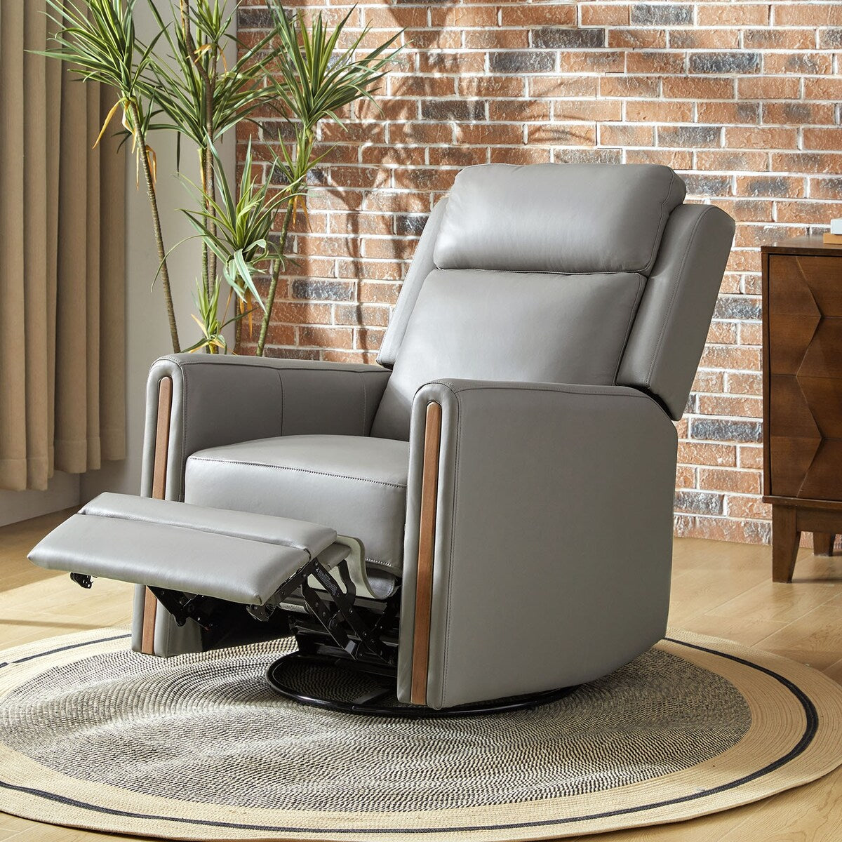 Fauteuil inclinable pivotant et basculant électrique moderne Jaime en cuir véritable avec appui-tête et repose-pieds réglables par HULALA HOME