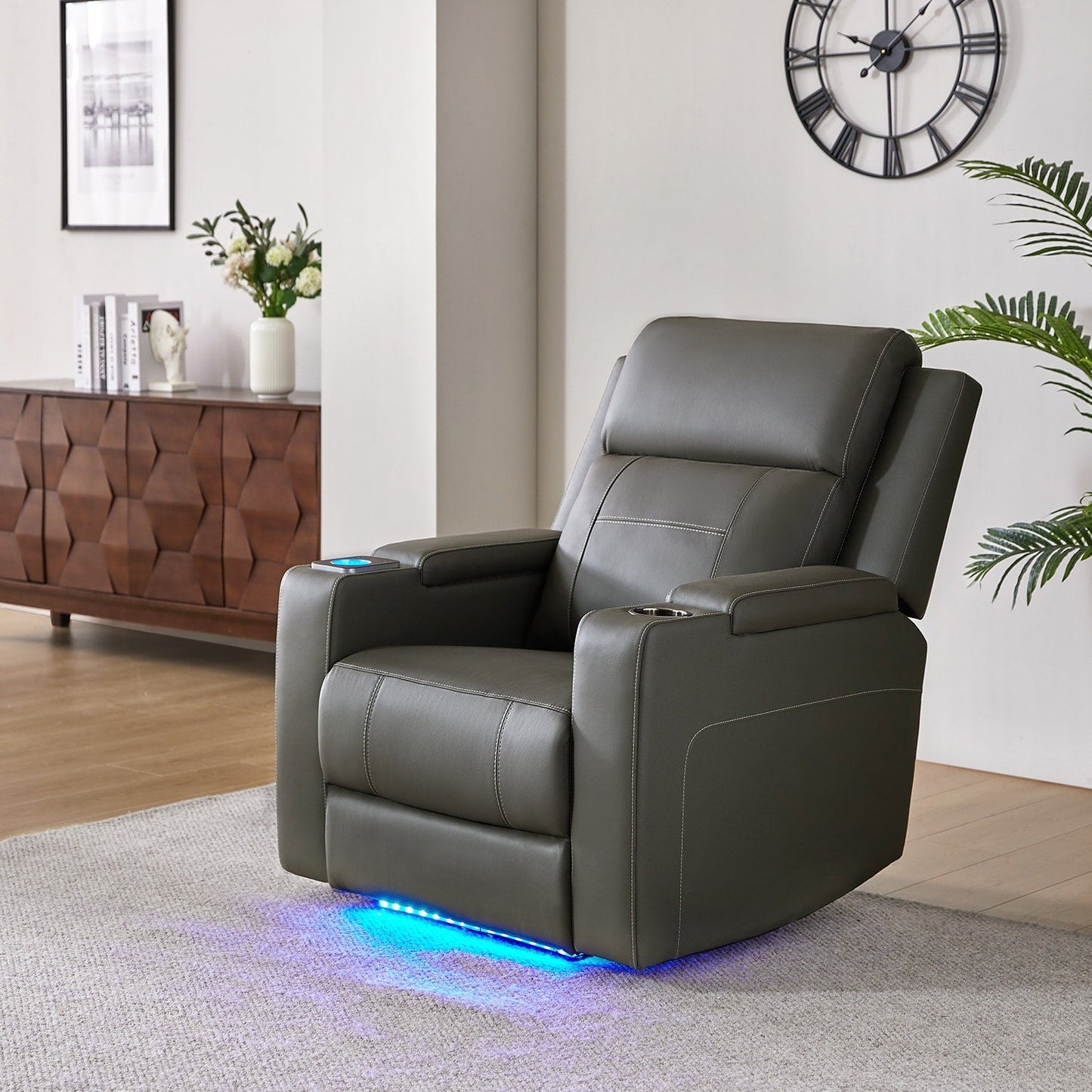 Fauteuil inclinable électrique Laura 35.04 en cuir véritable avec appuie-têtes réglables par HULALA HOME