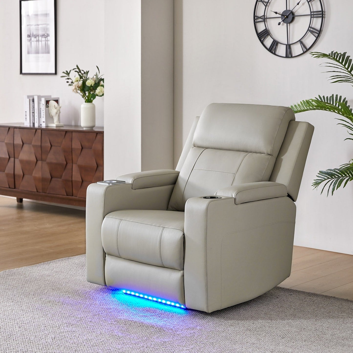 Fauteuil inclinable électrique Laura 35.04 en cuir véritable avec appuie-têtes réglables par HULALA HOME