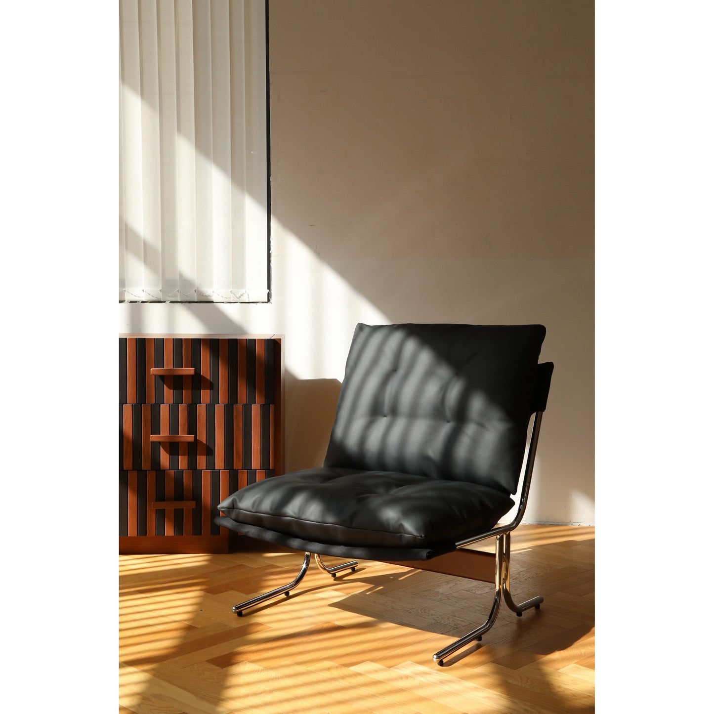 Fauteuil en cuir, fauteuil d'appoint moderne à dossier haut, chaises de salon avec pieds en métal et rembourrage doux, fauteuils de canapé