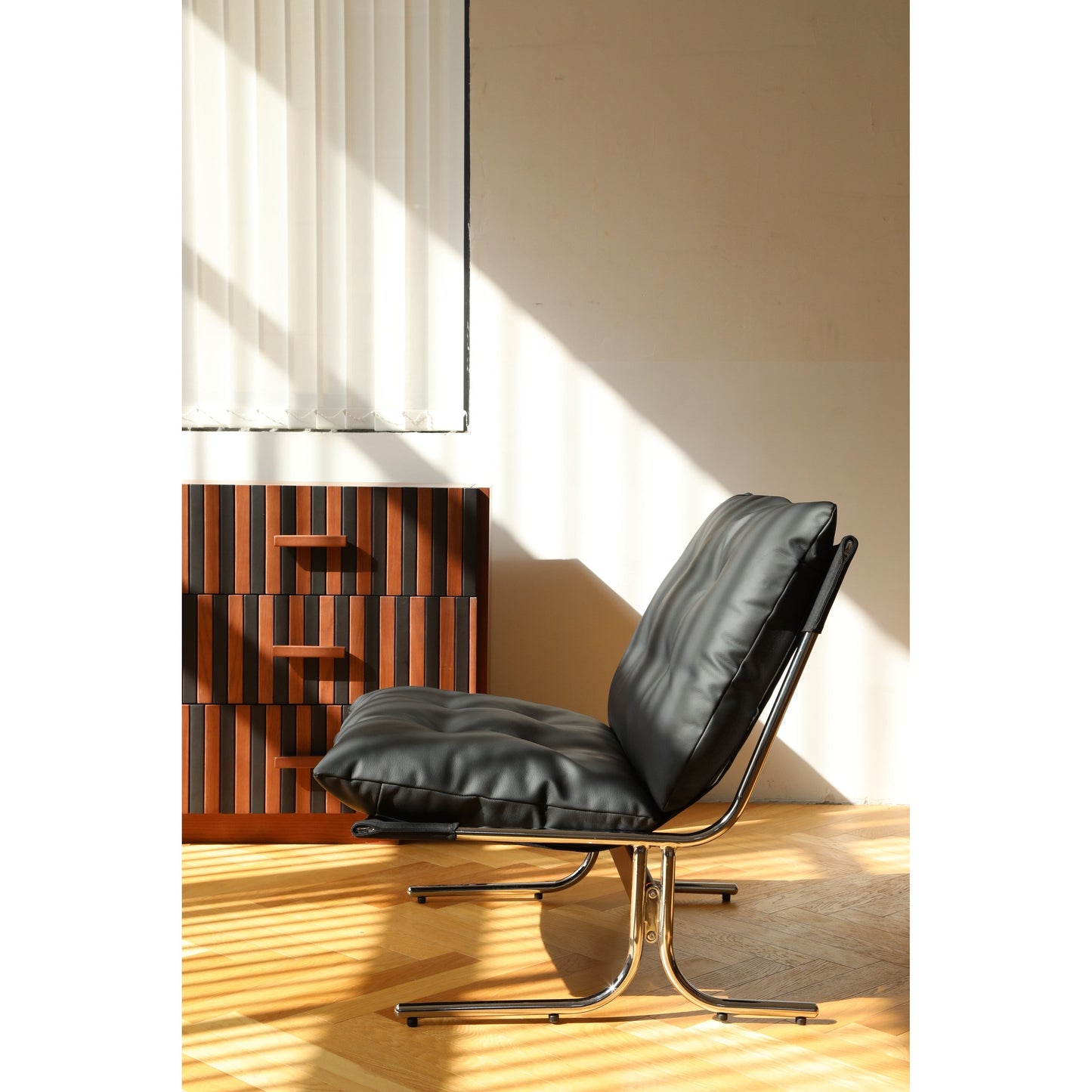 Fauteuil en cuir, fauteuil d'appoint moderne à dossier haut, chaises de salon avec pieds en métal et rembourrage doux, fauteuils de canapé