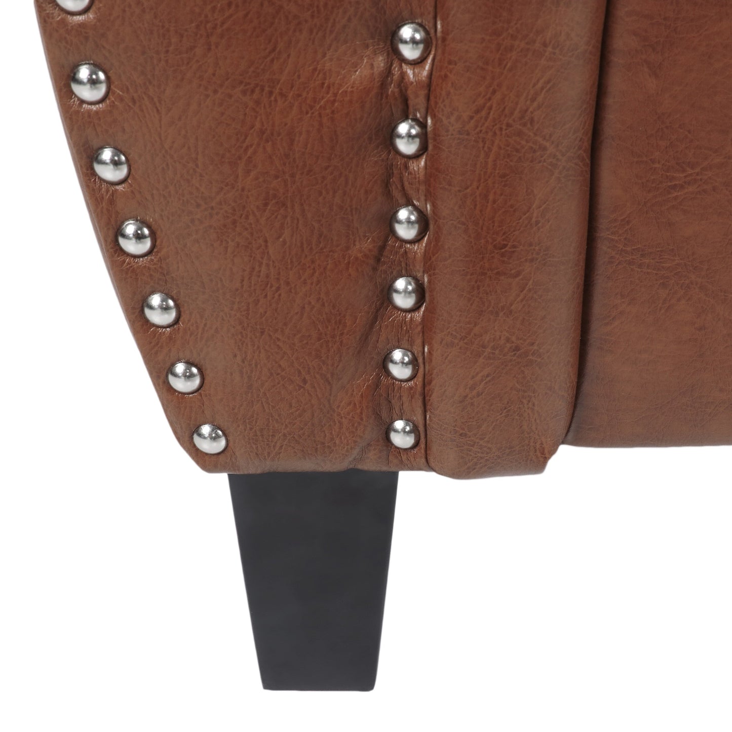 Canapé causeuse en similicuir marron clair avec pieds en bois de bouleau et clous décoratifs