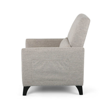 Fauteuil inclinable moderne en tissu gris clair avec repose-pieds, clous décoratifs et pieds en bouleau