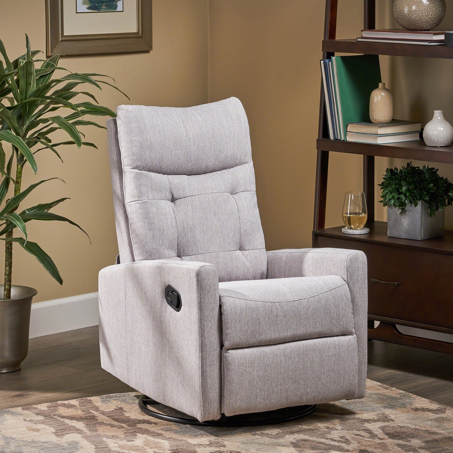 Fauteuil inclinable pivotant et rembourré en tissu gris clair moderne avec repose-pieds et dossier capitonné