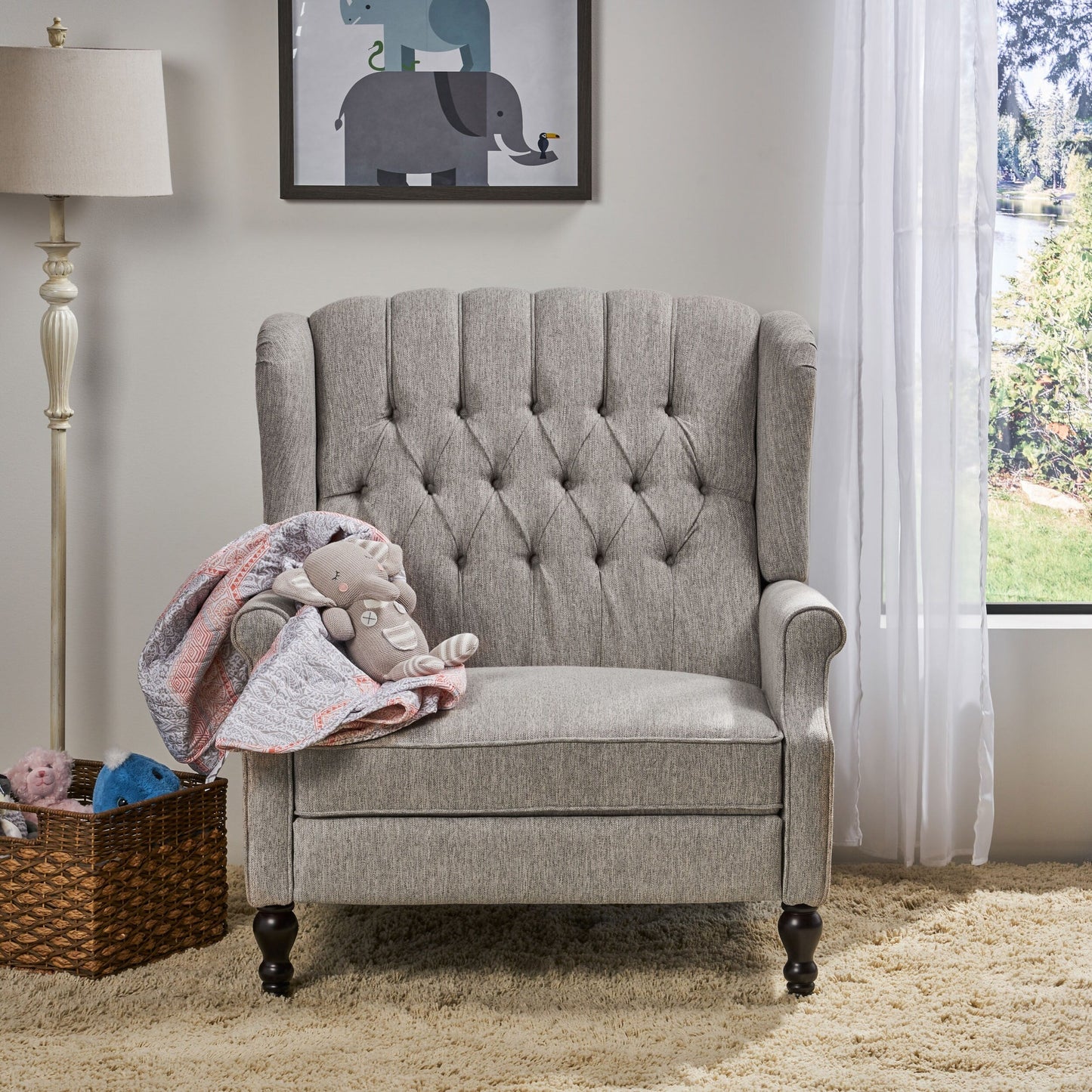 Fauteuil inclinable rembourré surdimensionné gris clair avec repose-pieds, dossier capitonné et clous décoratifs