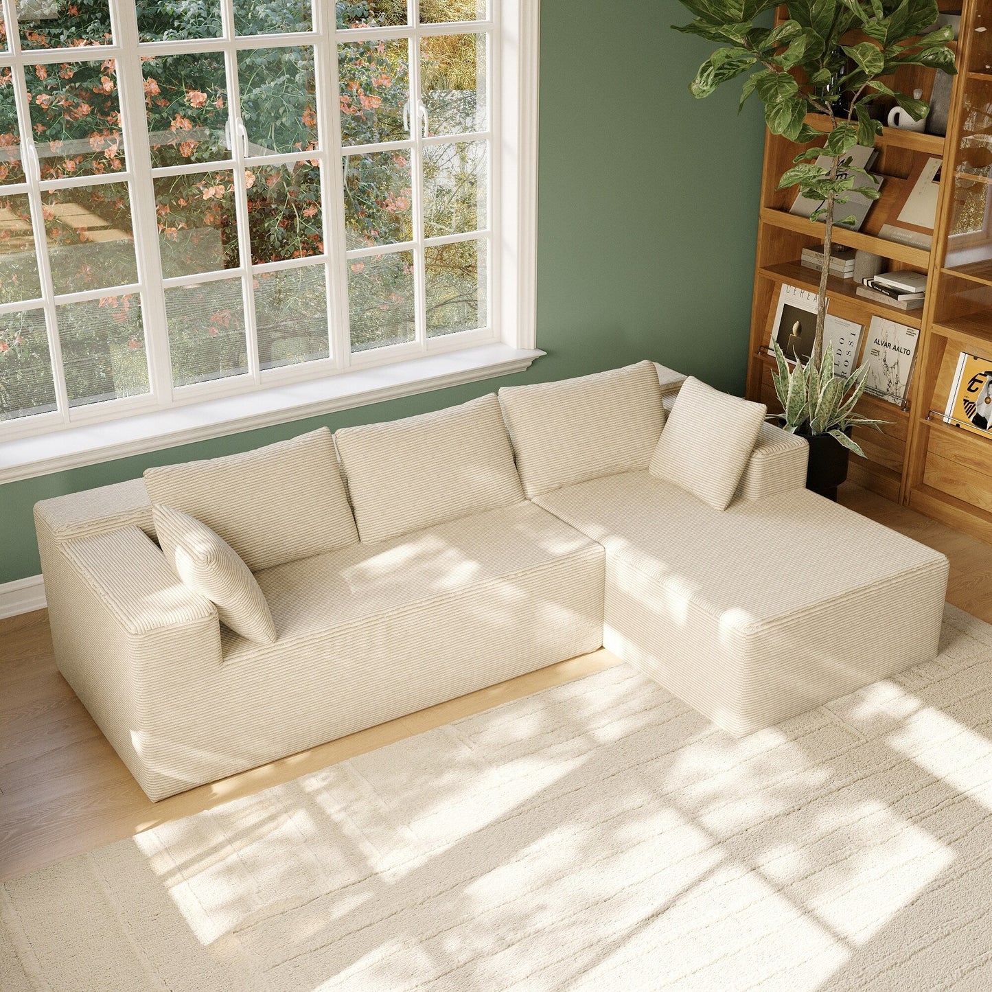 Canapé sectionnel luxueux et confortable de couleur crème