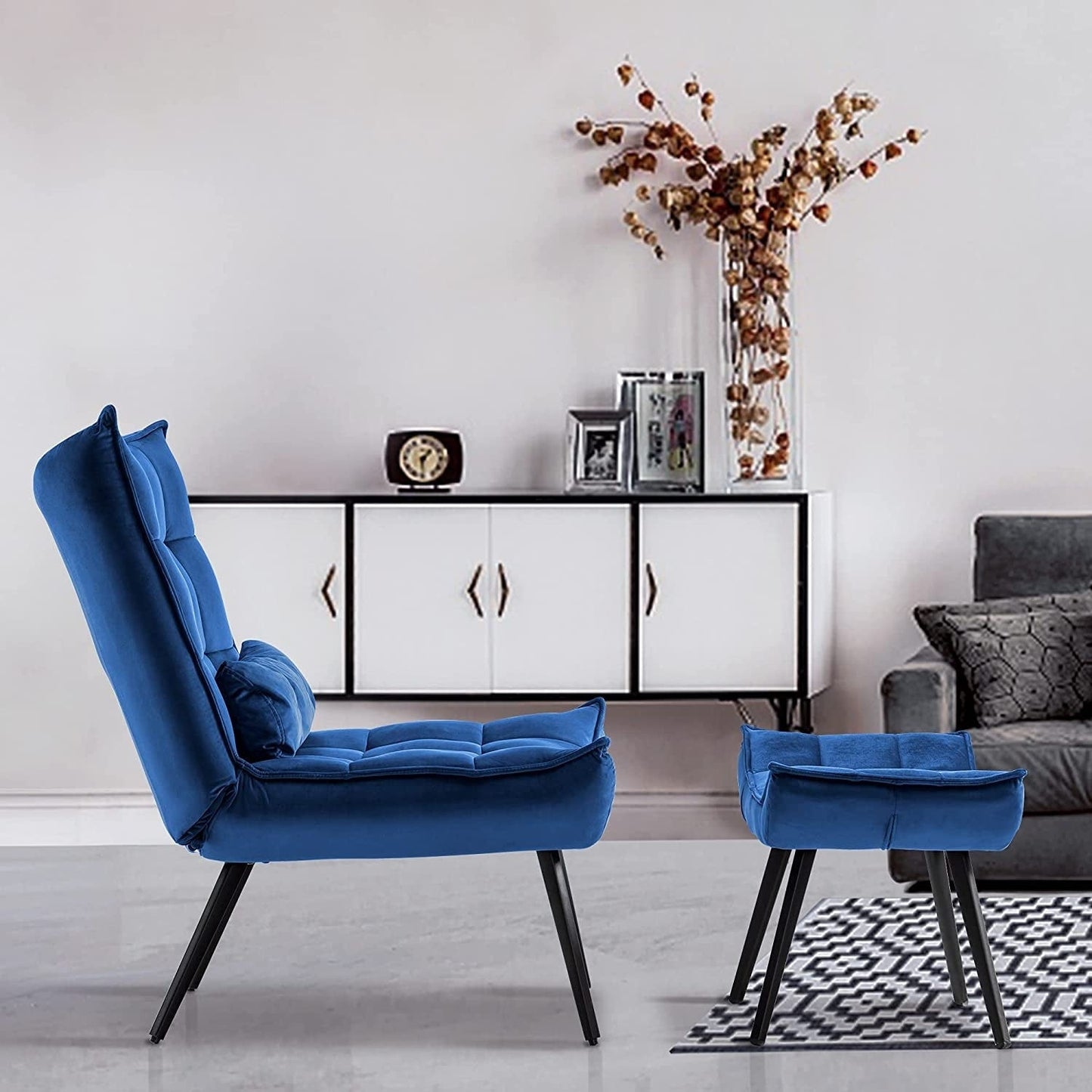 Fauteuil d'appoint Mcombo avec pouf, fauteuil à oreilles capitonné en velours, chaises rembourrées avec pieds en métal pour chambre à coucher et salon 4079