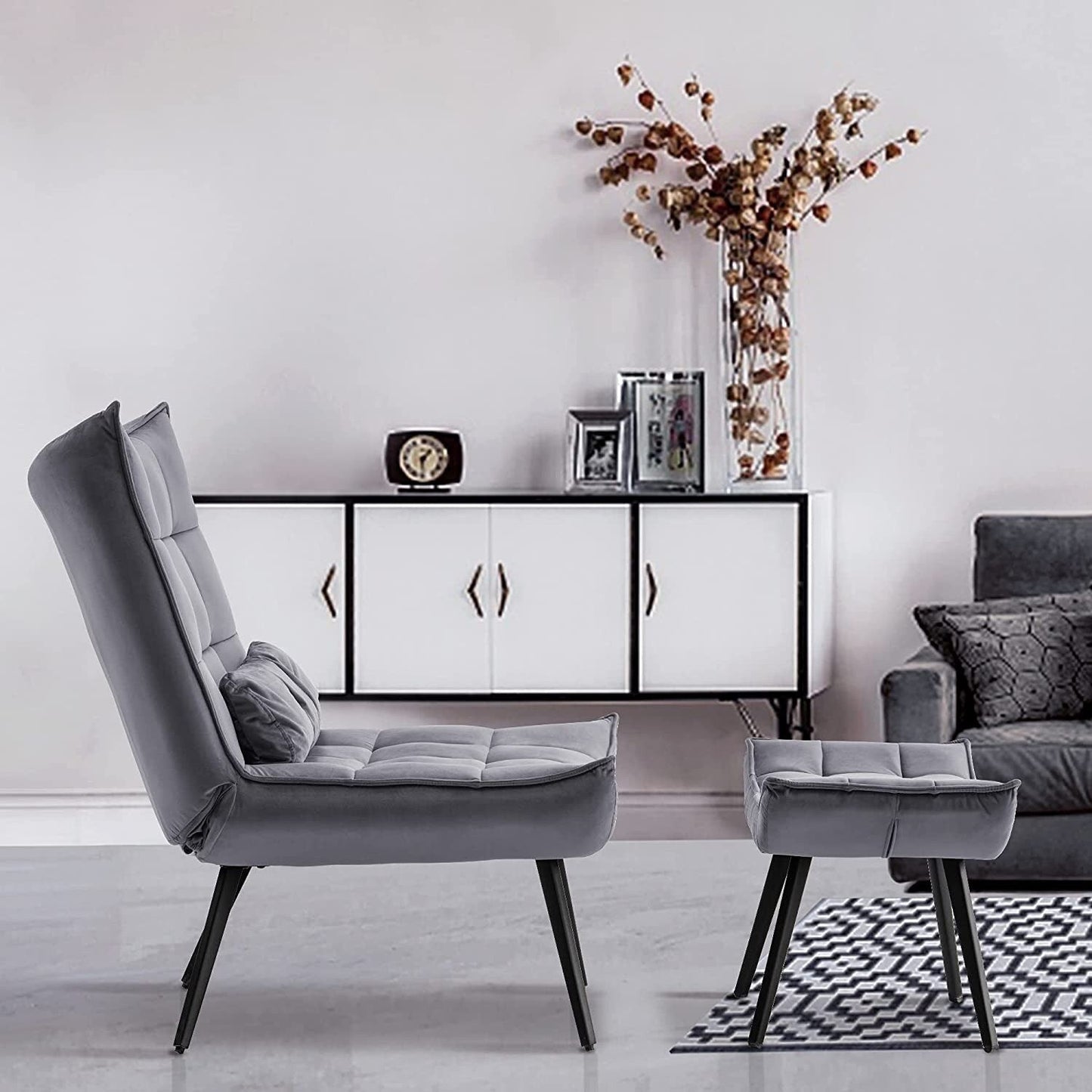 Fauteuil d'appoint Mcombo avec pouf, fauteuil à oreilles capitonné en velours, chaises rembourrées avec pieds en métal pour chambre à coucher et salon 4079