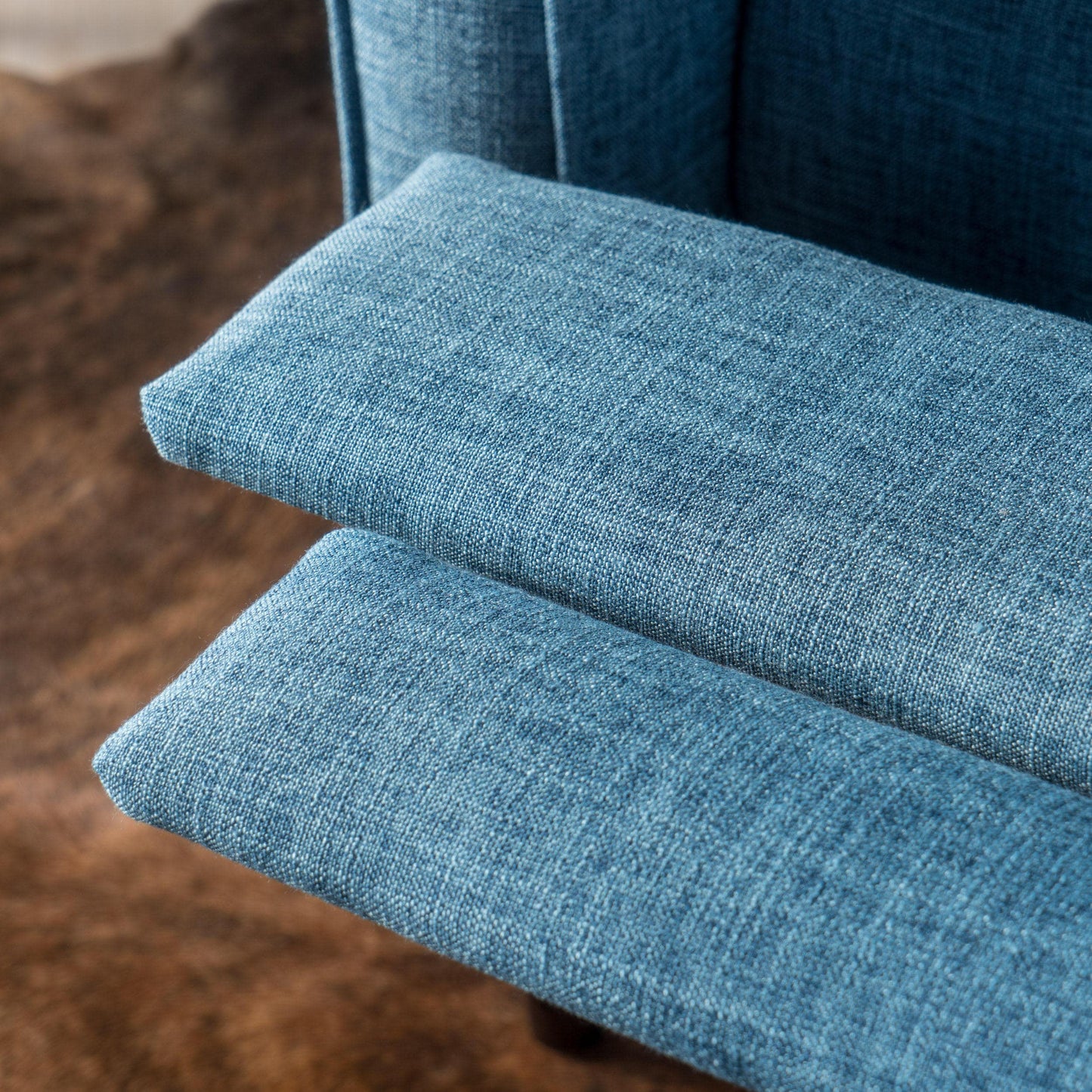 Fauteuil inclinable en tissu capitonné Mervynn de style milieu de siècle moderne par Christopher Knight Home