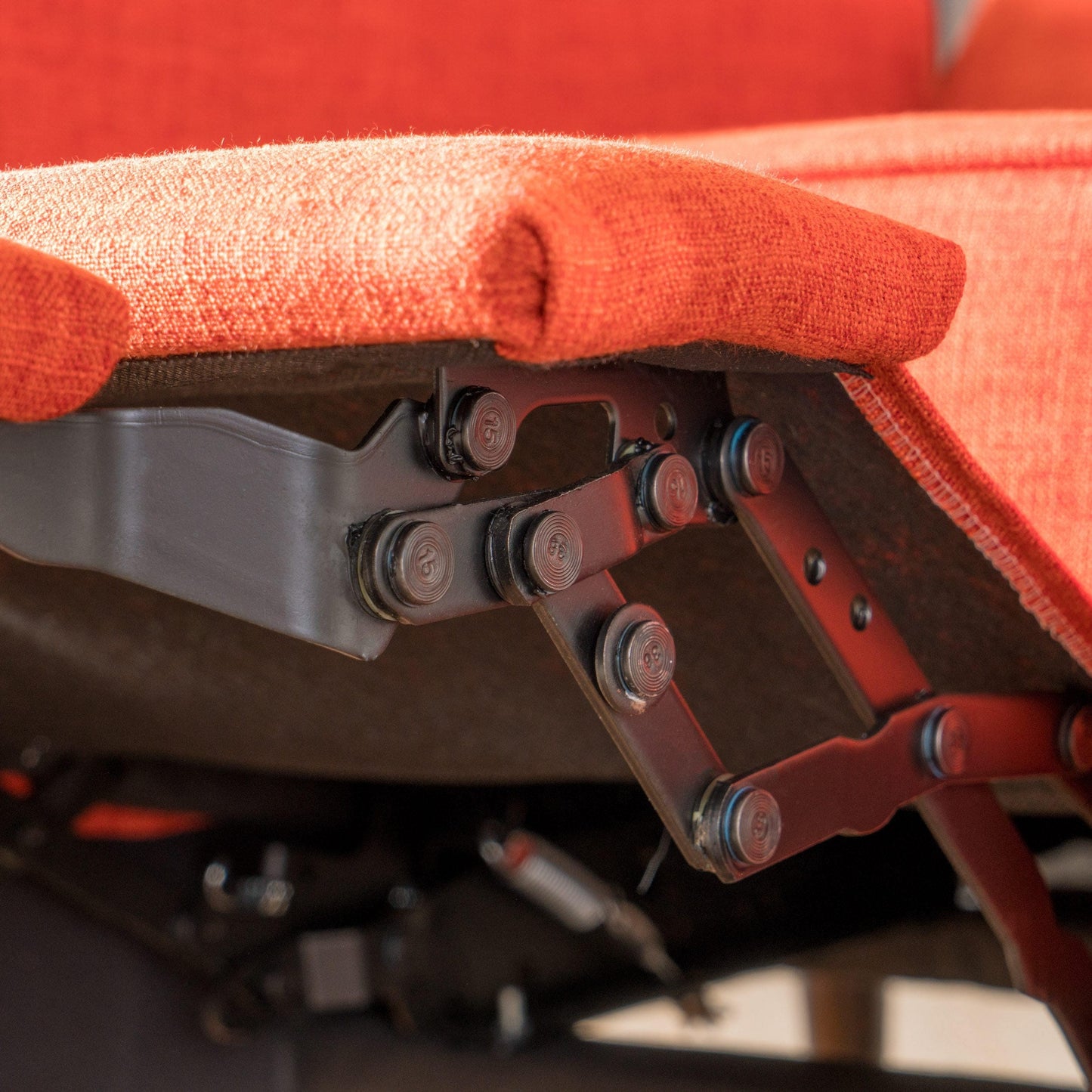 Fauteuil inclinable en tissu capitonné Mervynn de style milieu de siècle moderne par Christopher Knight Home