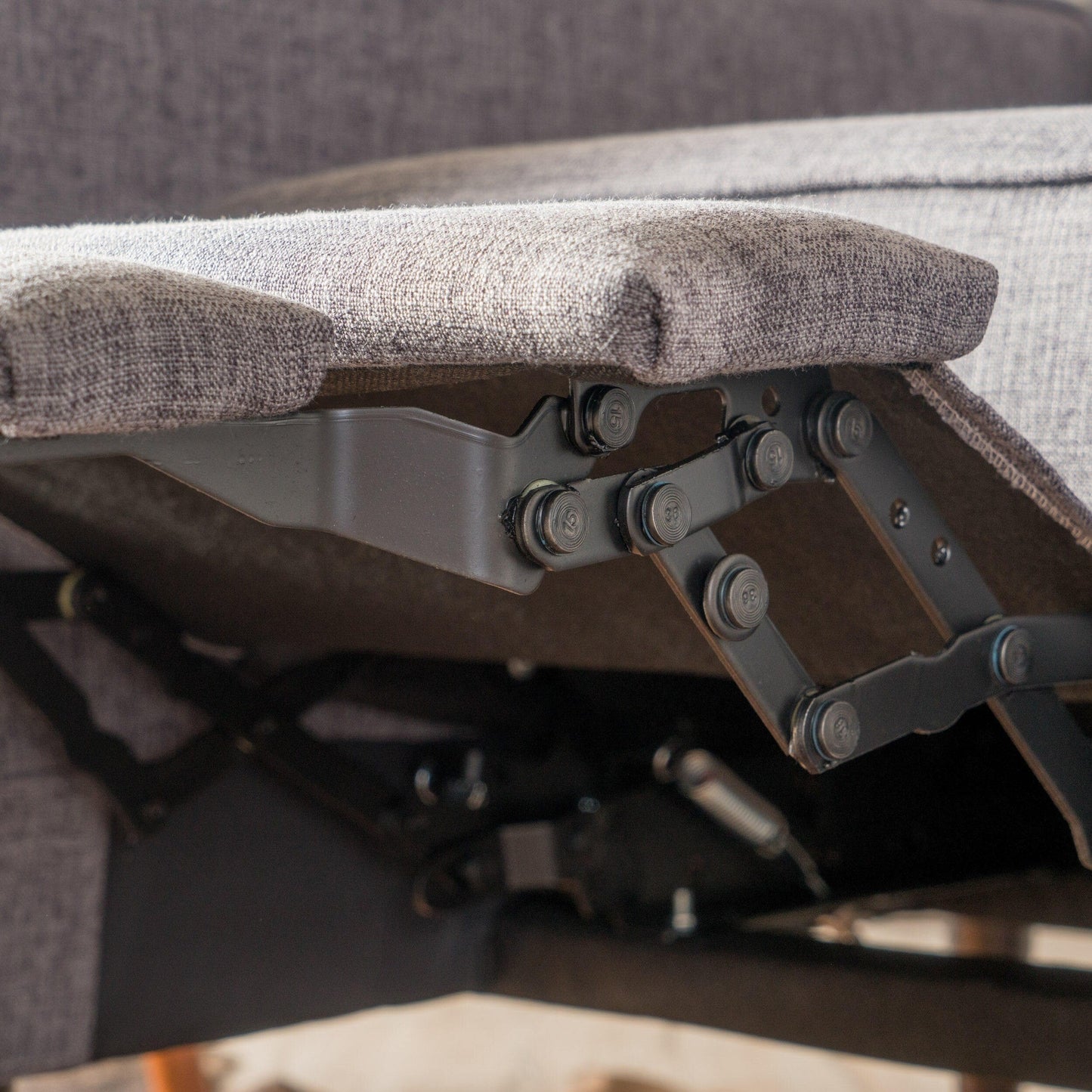 Fauteuil inclinable en tissu capitonné Mervynn de style milieu de siècle moderne par Christopher Knight Home