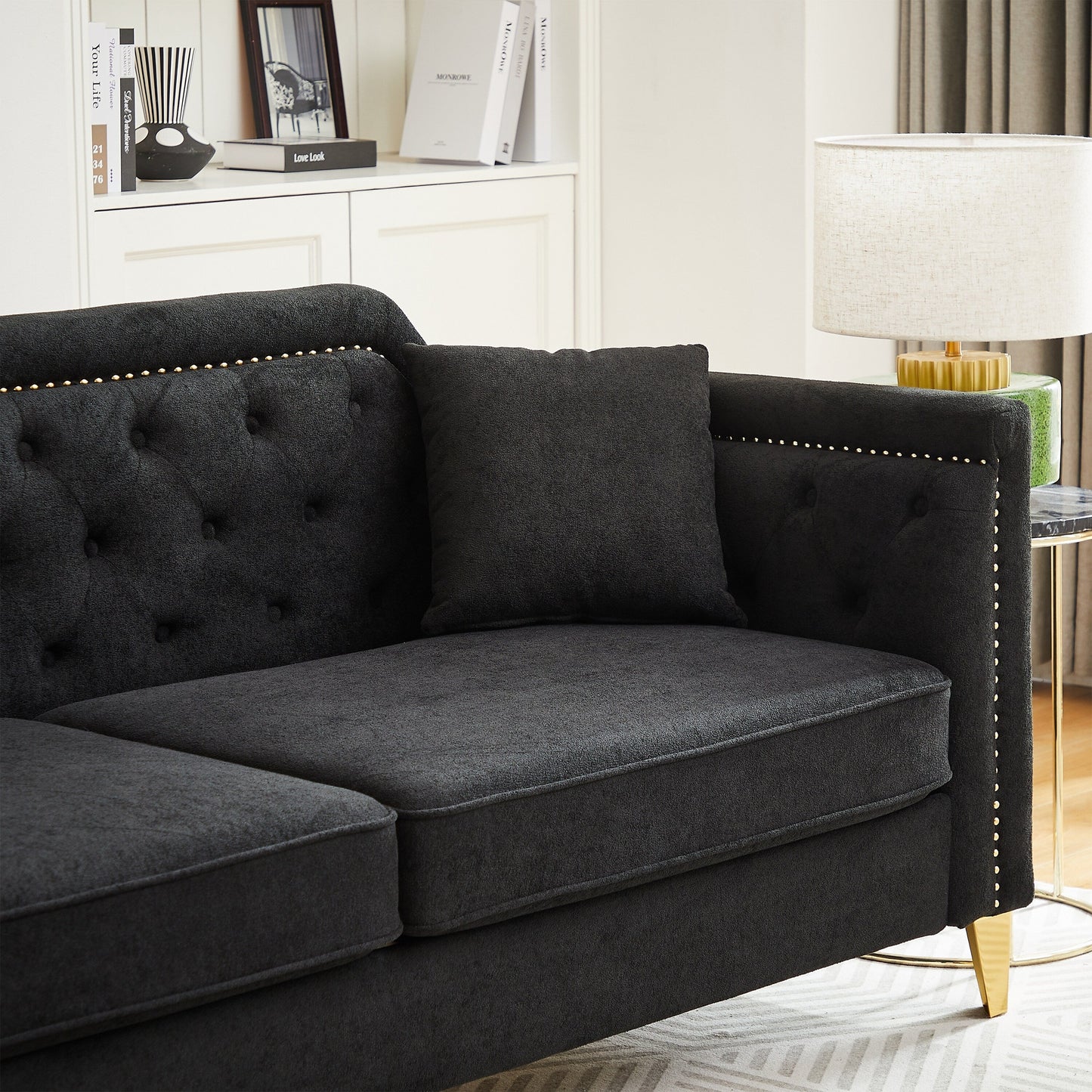 Canapé moderne au design du milieu du siècle