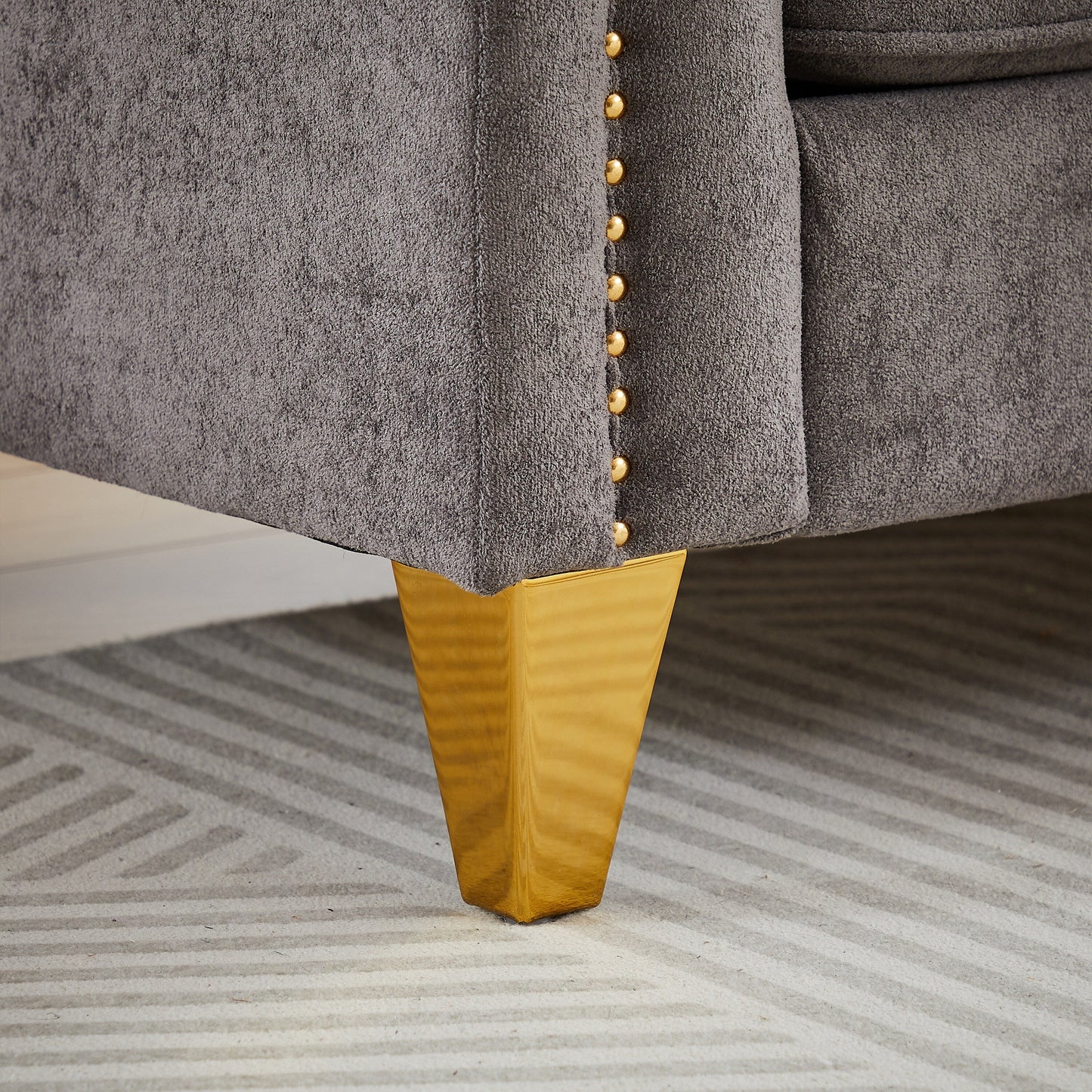 Canapé moderne au design du milieu du siècle