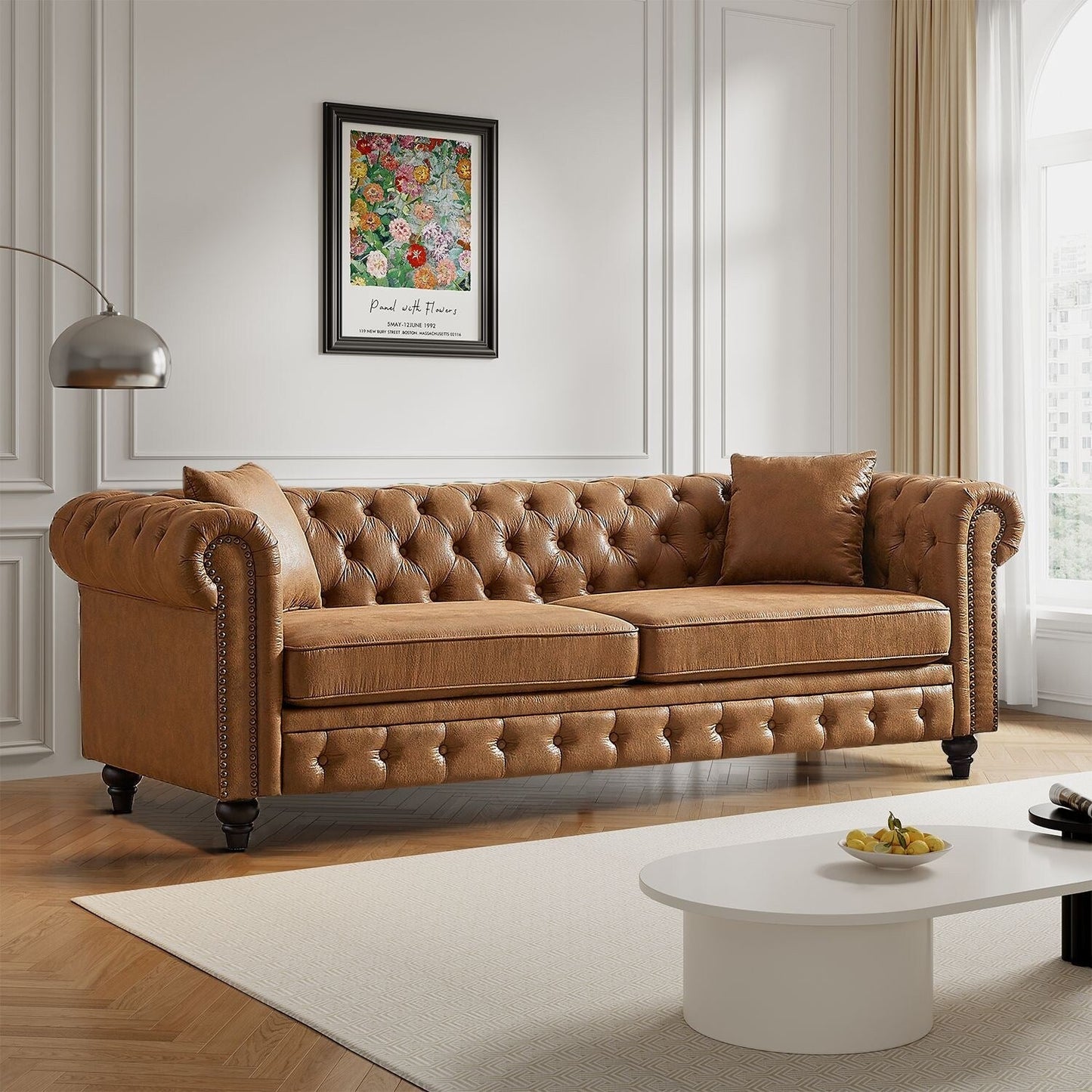 Canapé capitonné standard de style vintage du milieu du siècle avec garniture cloutée et pieds en bois pour les centres commerciaux de salon