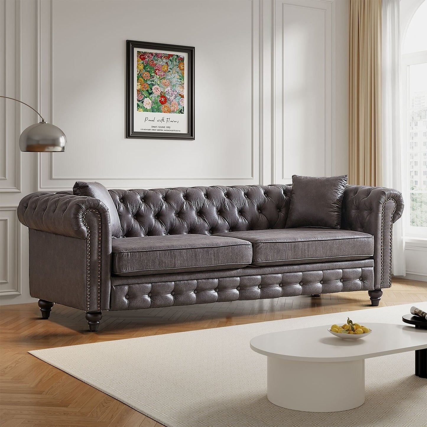 Canapé capitonné standard de style vintage du milieu du siècle avec garniture cloutée et pieds en bois pour les centres commerciaux de salon