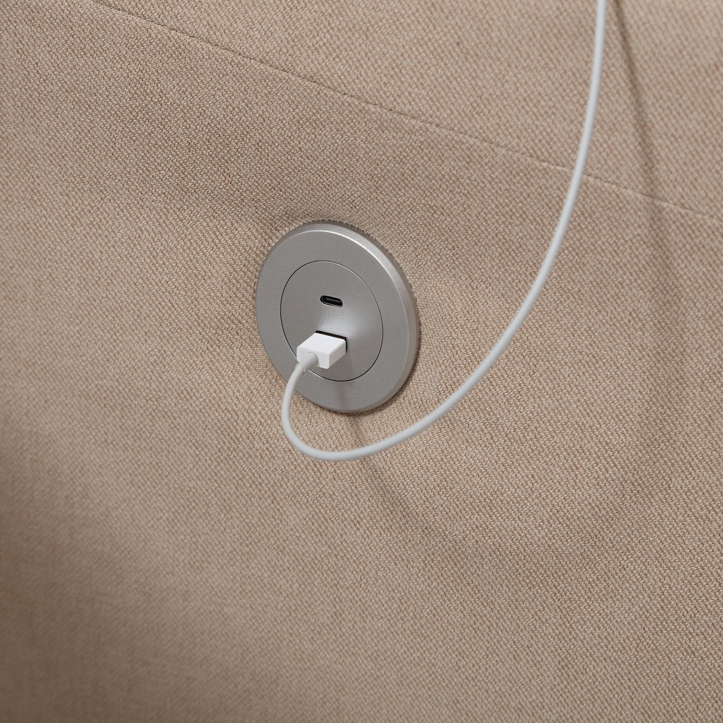 Canapé 3 places moderne capitonné en lin 79 boutons avec 2 ports USB et pieds carrés en plastique massif