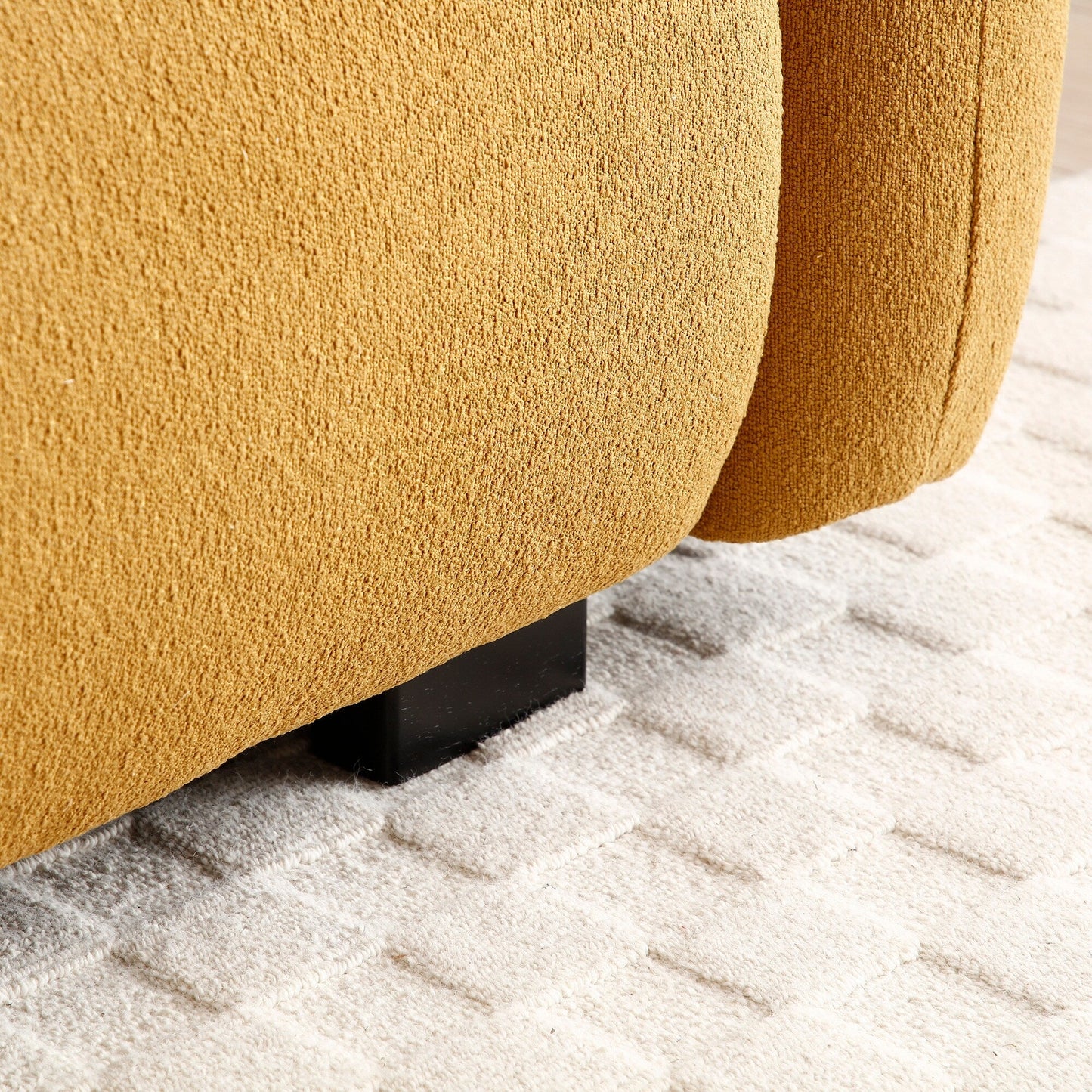 Canapé moderne Teddy 3 places à assise profonde avec pieds en bois et rembourrage pour le salon