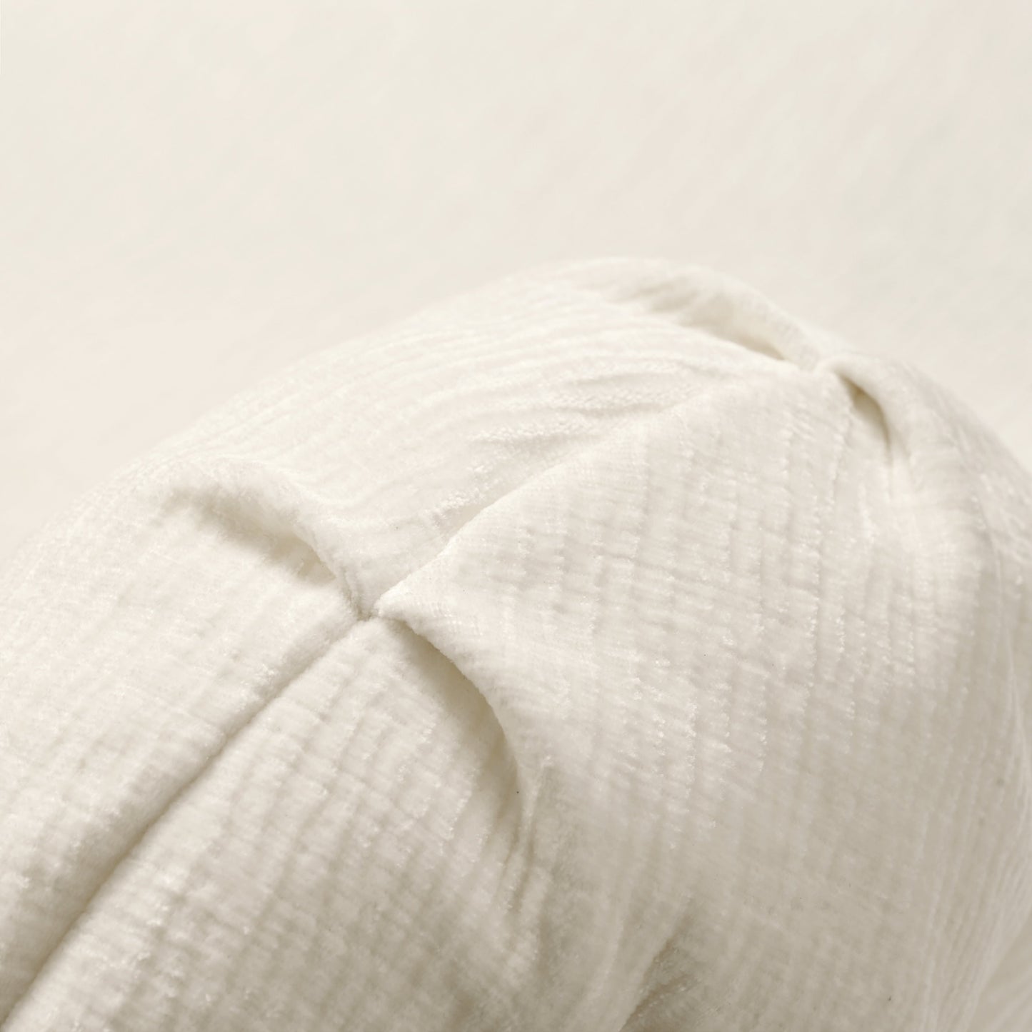 Canapé sectionnel incurvé surdimensionné moderne 4 places avec 3 coussins ronds pour le salon