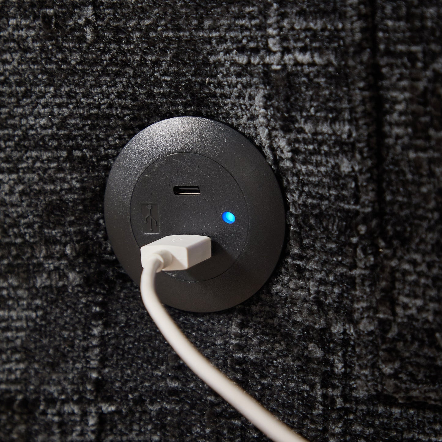 Canapé 2 places en chenille de style moderne avec pieds en bois, éclairage LED, port de chargement USB et sac de rangement, idéal pour le salon, la chambre à coucher ou le bureau.