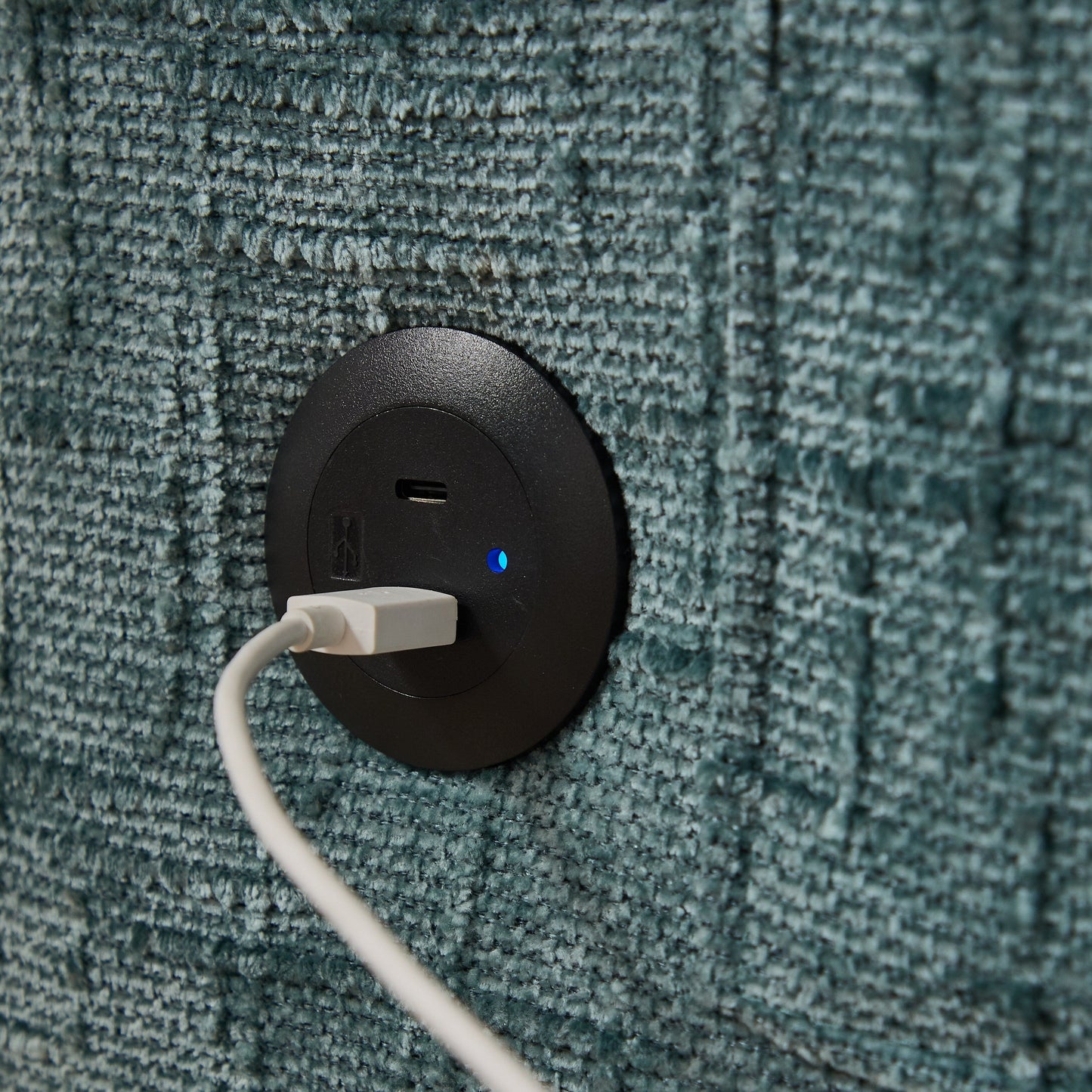 Canapé 2 places en chenille de style moderne avec pieds en bois, éclairage LED, port de chargement USB et sac de rangement, idéal pour le salon, la chambre à coucher, le bureau ou la salle d'étude.