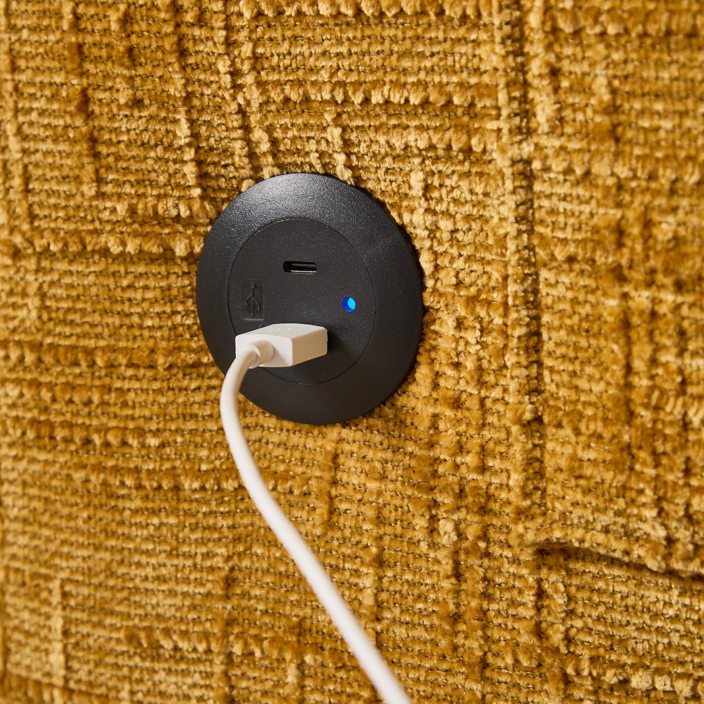 Canapé 2 places en chenille de style moderne avec pieds en bois, éclairage LED, port de chargement USB et sac de rangement, idéal pour le salon, la chambre à coucher, le bureau ou la salle d'étude.