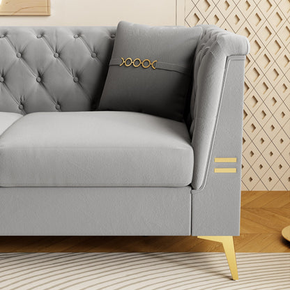 Canapé moderne en velours capitonné, canapé 3 places style milieu de siècle, pieds et coussins en métal doré, élégant canapé de style Chesterfield.