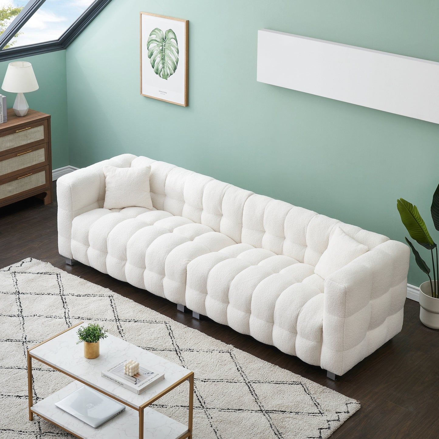 Canapé 4 places moderne rembourré, canapé en velours 102 avec 2 coussins décoratifs et support de pied pour salon et appartement