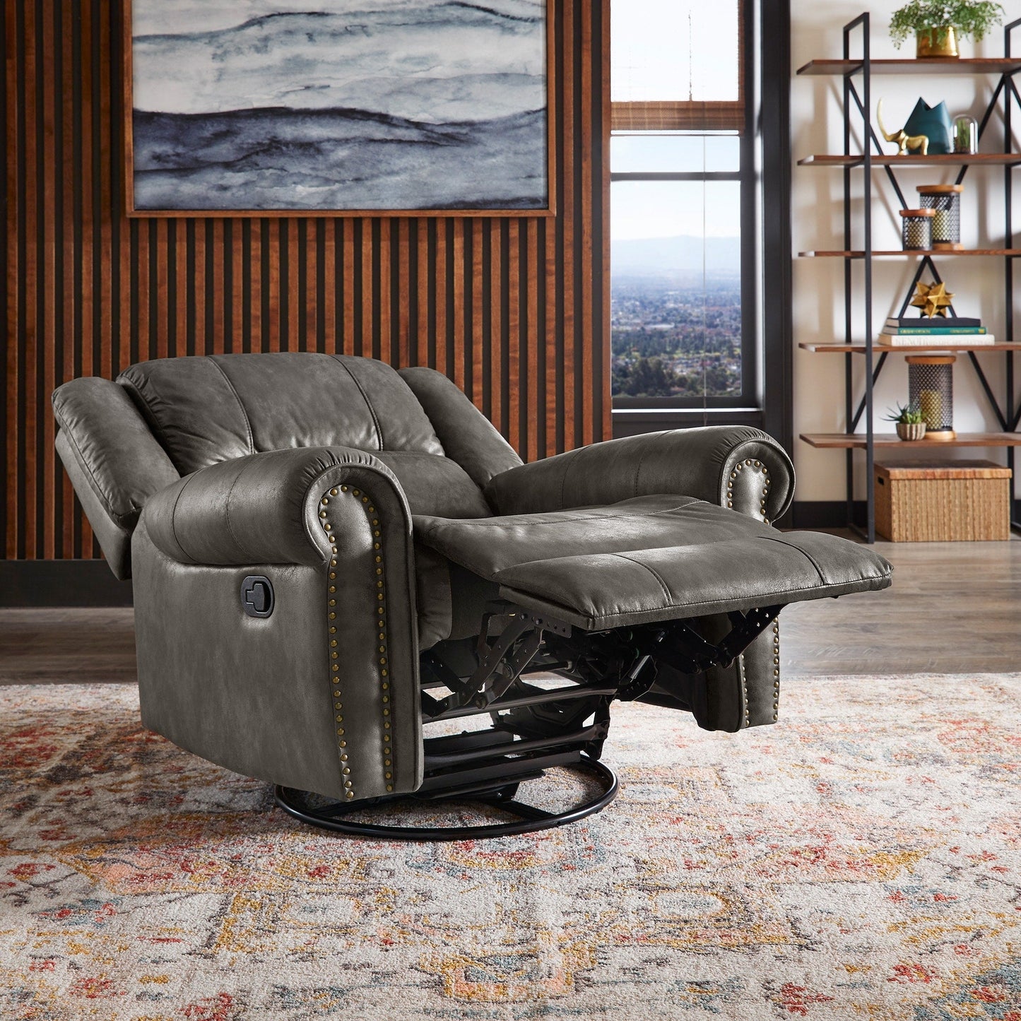 Fauteuil inclinable pivotant à clous Monroe en microfibre polie par iNSPIRE Q Classic