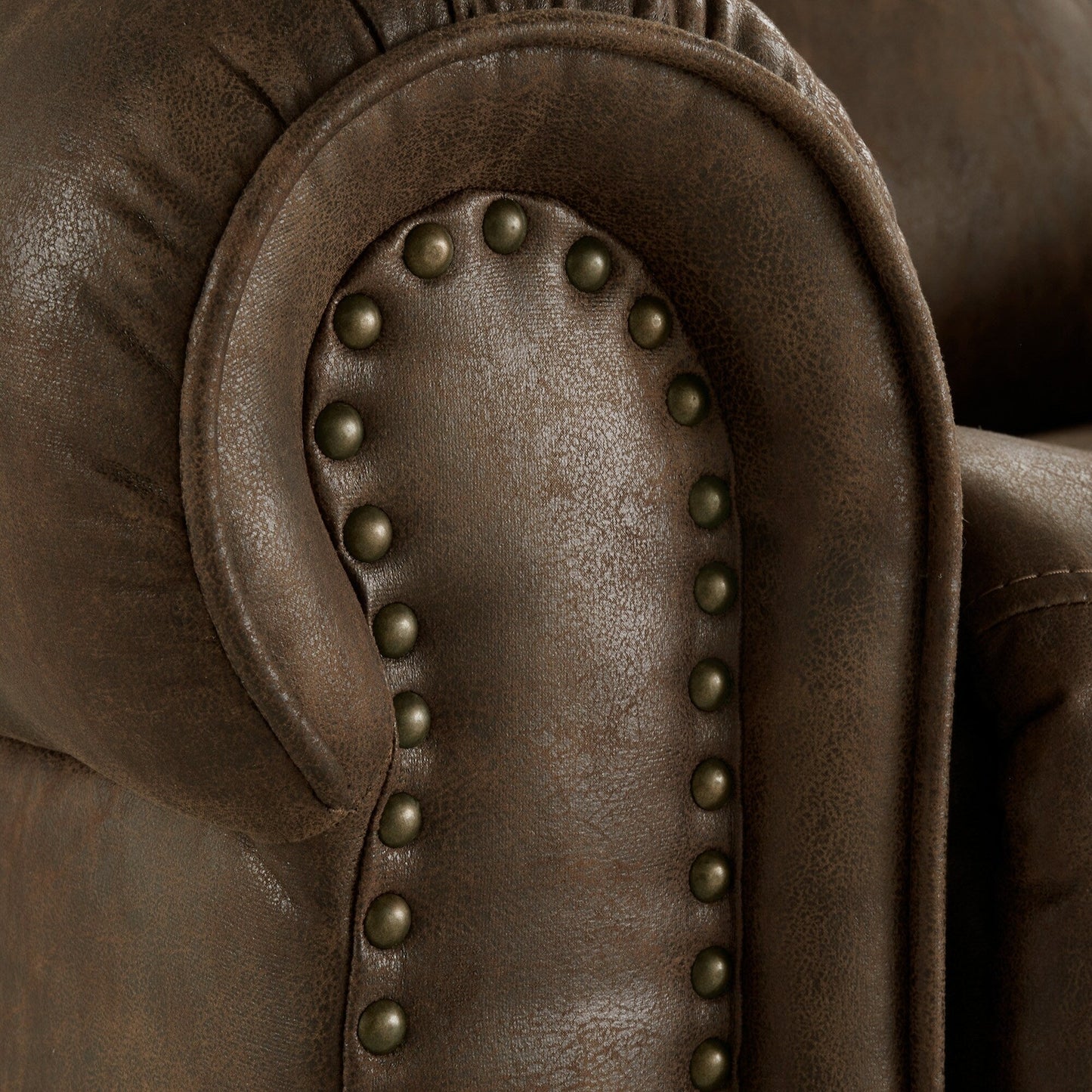 Fauteuil inclinable pivotant à clous Monroe en microfibre polie par iNSPIRE Q Classic