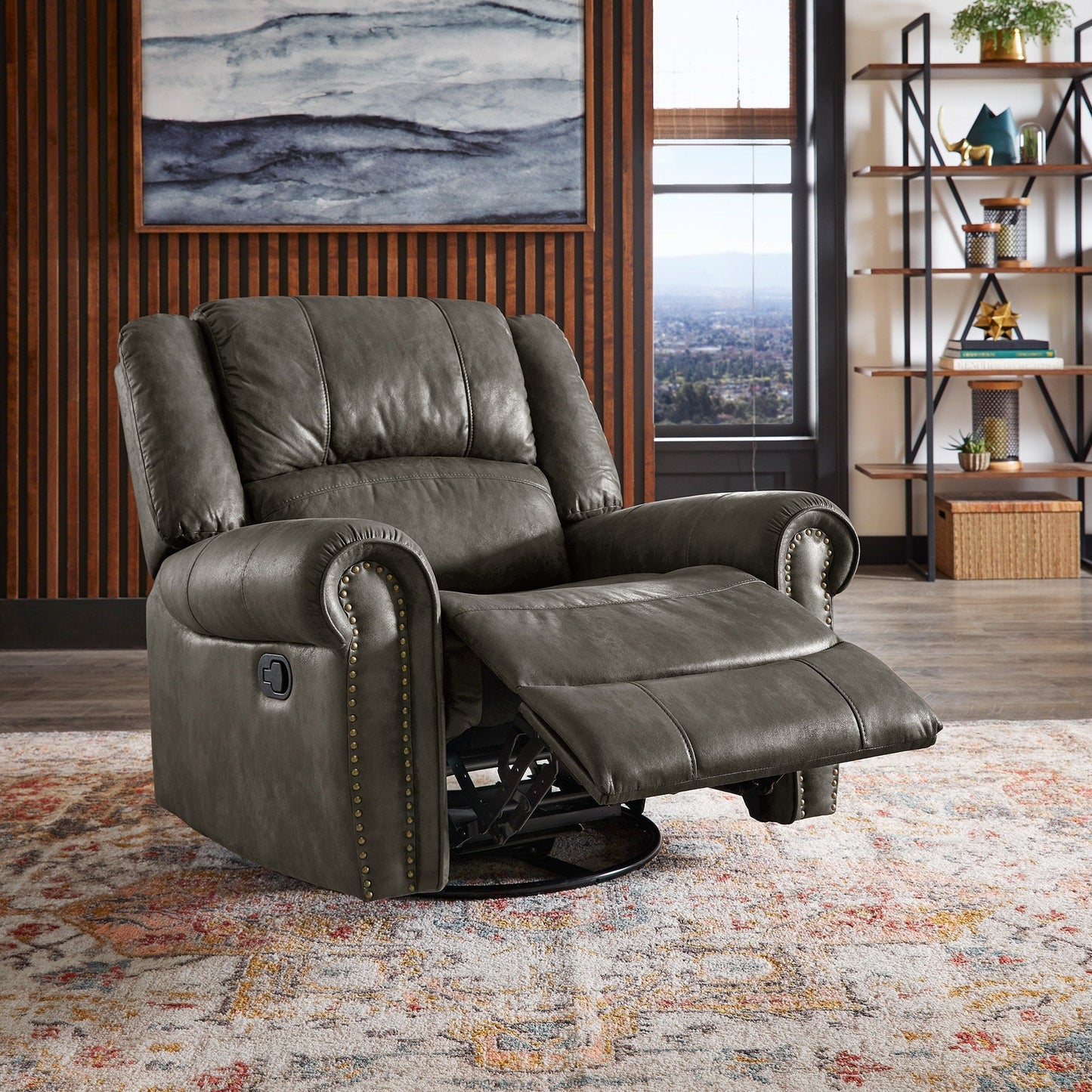 Fauteuil inclinable pivotant à clous Monroe en microfibre polie par iNSPIRE Q Classic