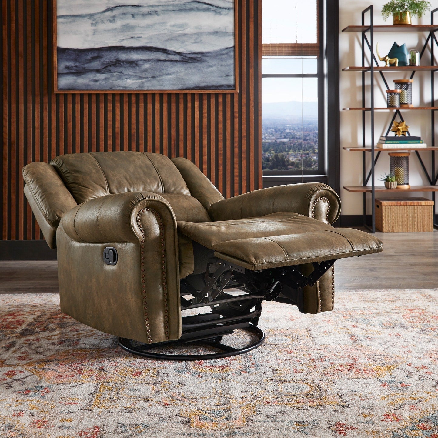 Fauteuil inclinable pivotant à clous Monroe en microfibre polie par iNSPIRE Q Classic