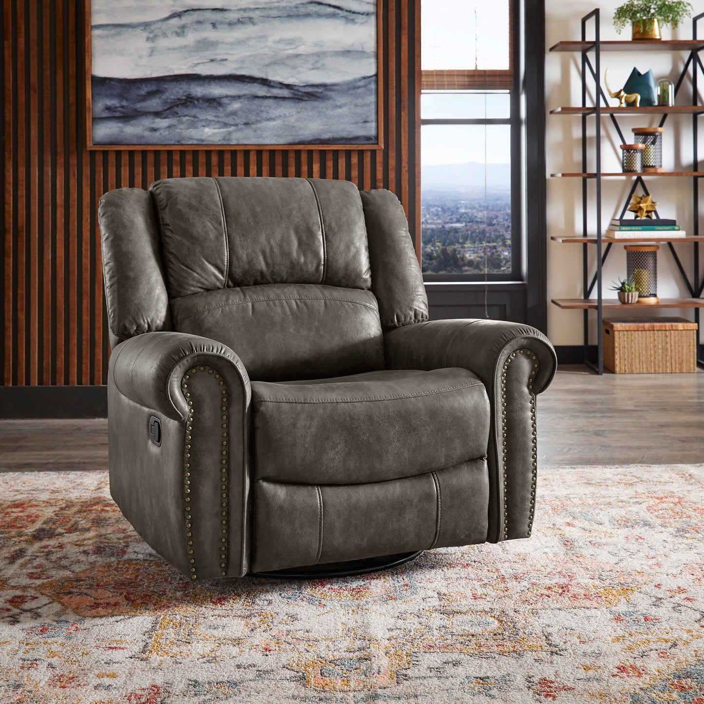 Fauteuil inclinable pivotant à clous Monroe en microfibre polie par iNSPIRE Q Classic