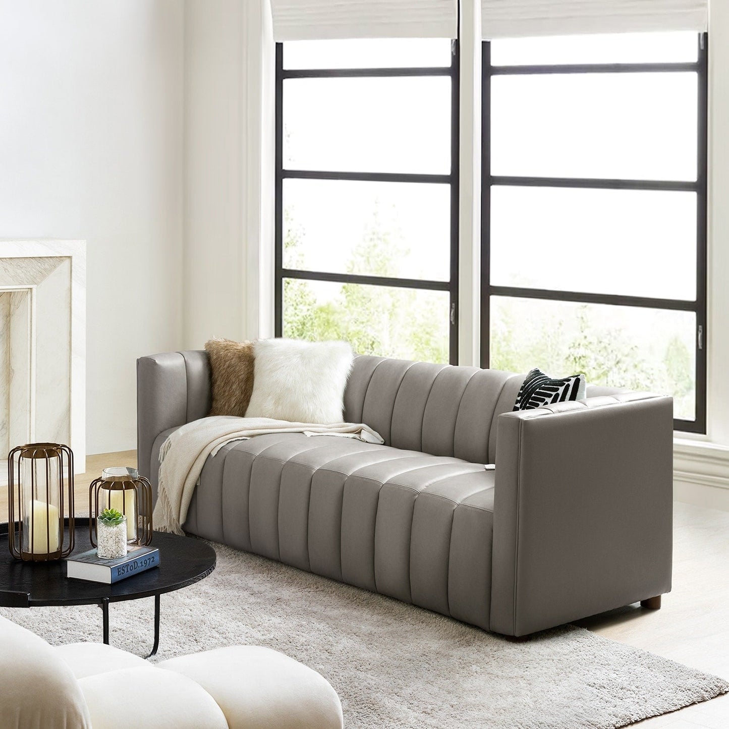 Canapé incurvé moderne Olinto en cuir véritable de 83 pouces avec dossier à canaux par HULALA HOME