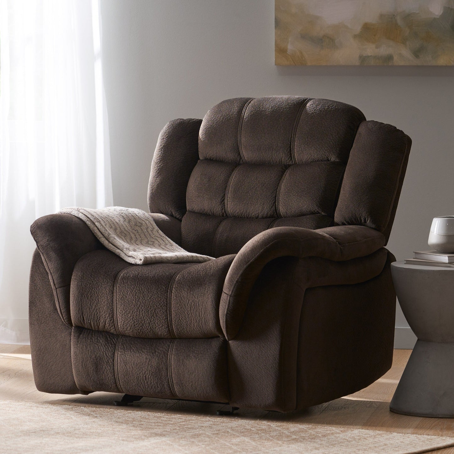 Fauteuil inclinable surdimensionné en tissu pelucheux marron