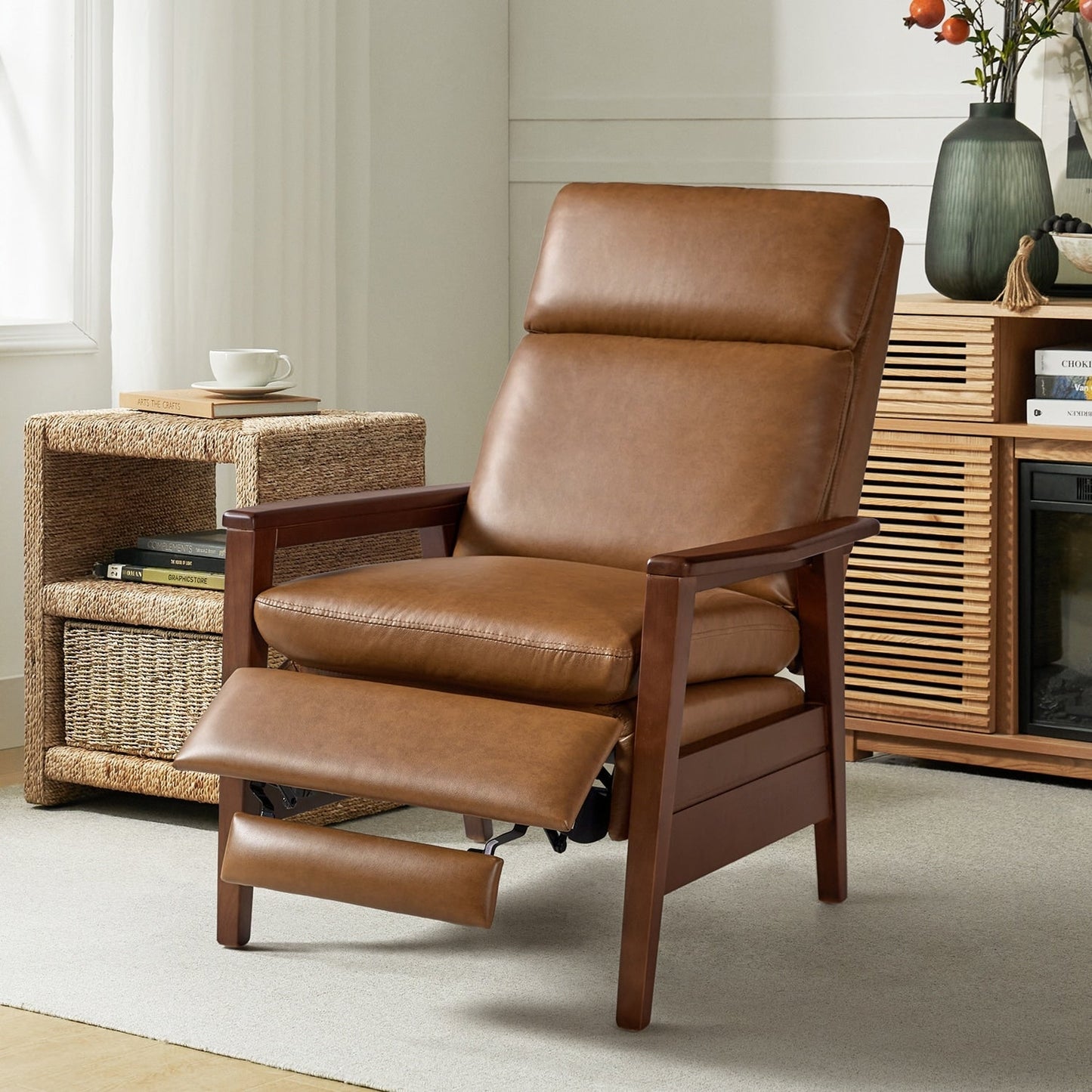 Fauteuil inclinable en bois massif et cuir végétalien Patrick du milieu du siècle par HULALA HOME