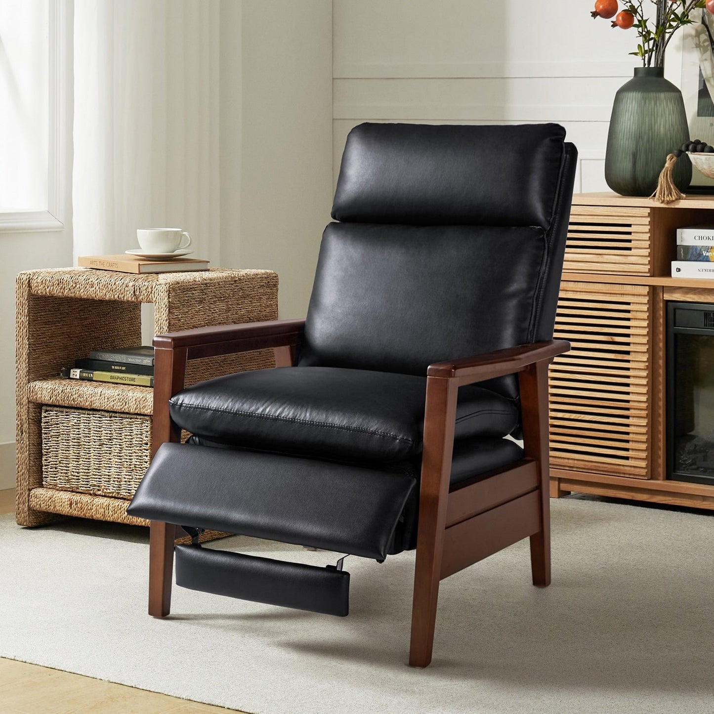Fauteuil inclinable en bois massif et cuir végétalien Patrick du milieu du siècle par HULALA HOME