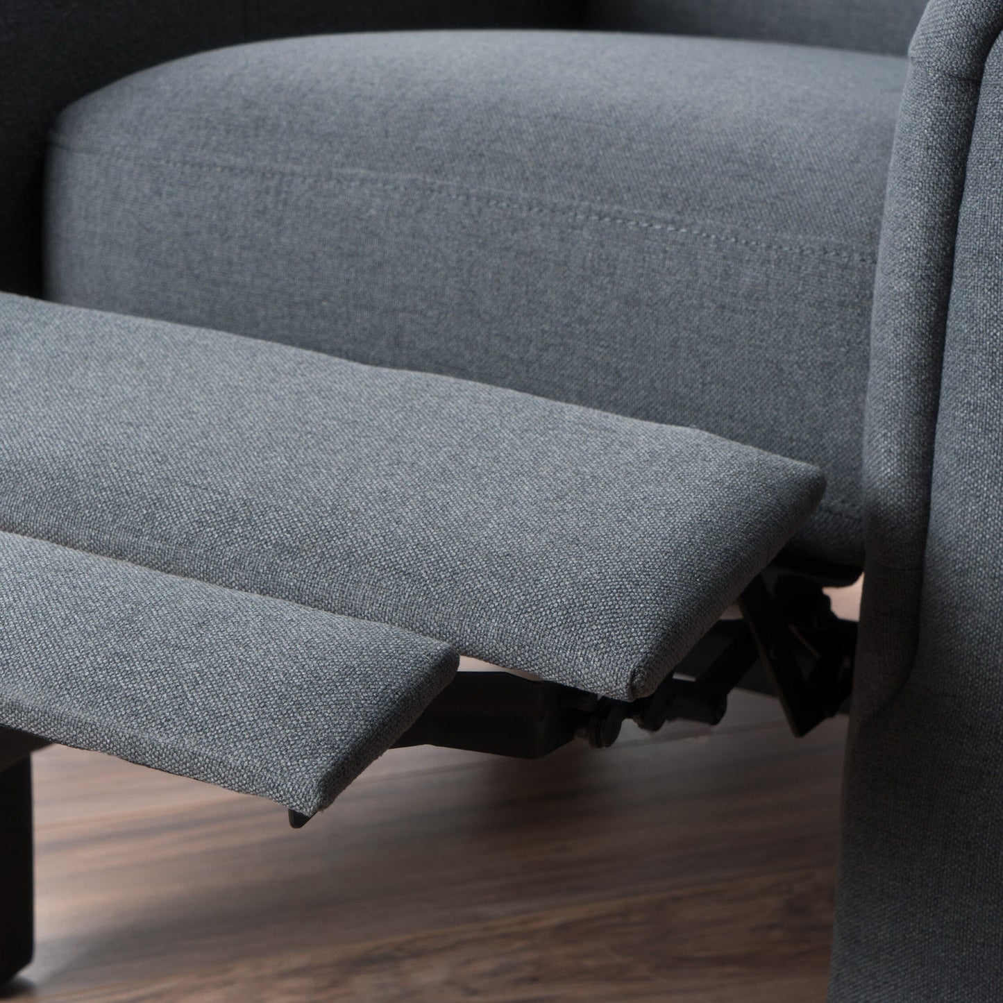 Fauteuil inclinable avec mécanisme de poussée et revêtement anthracite - Pièce d'appoint de salon moderne avec tissu facile d'entretien