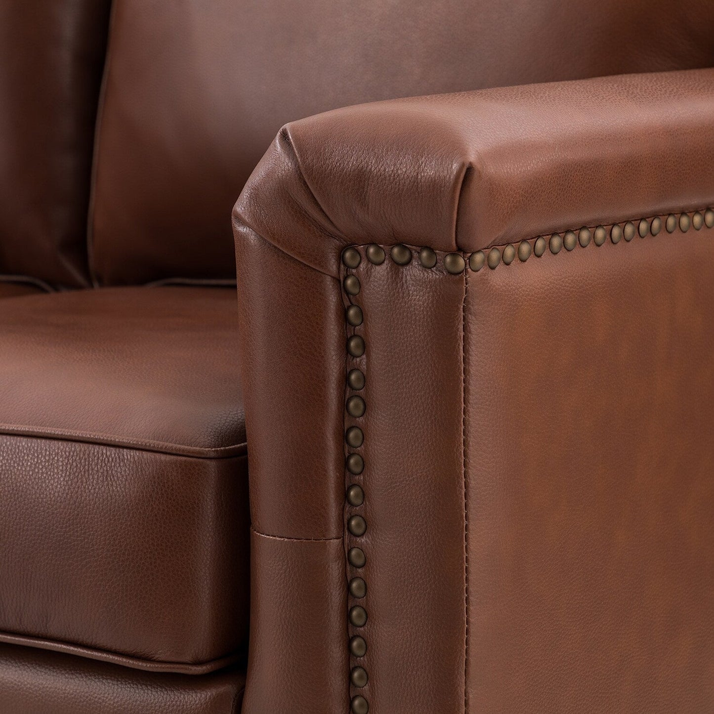 Canapé de salon 3 places en cuir véritable Rita avec pieds en bois massif et clous décoratifs