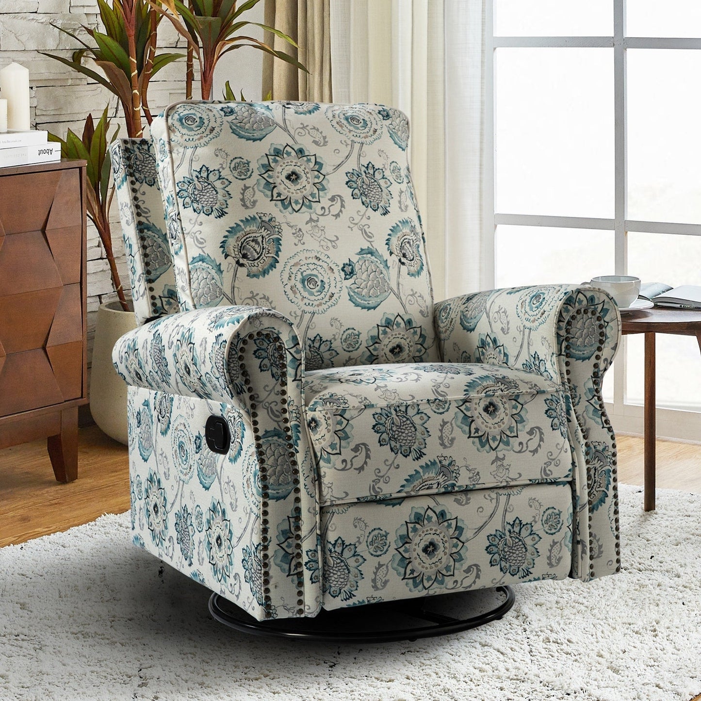 Fauteuil inclinable pivotant à bascule et à imprimé floral Roderich Farmhouse avec accoudoirs roulés par HULALA HOME