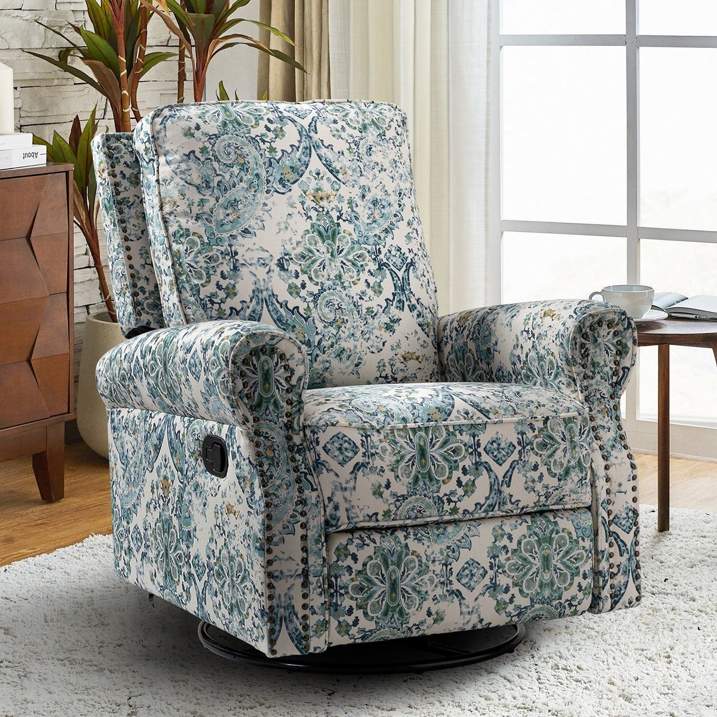 Fauteuil inclinable pivotant à bascule et à imprimé floral Roderich Farmhouse avec accoudoirs roulés par HULALA HOME