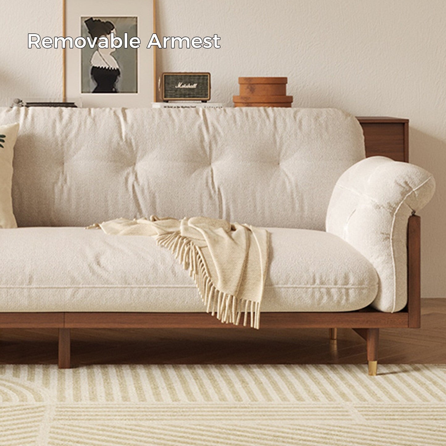 Canapé rectangulaire trois places Romision en lin beige avec accoudoirs évasés